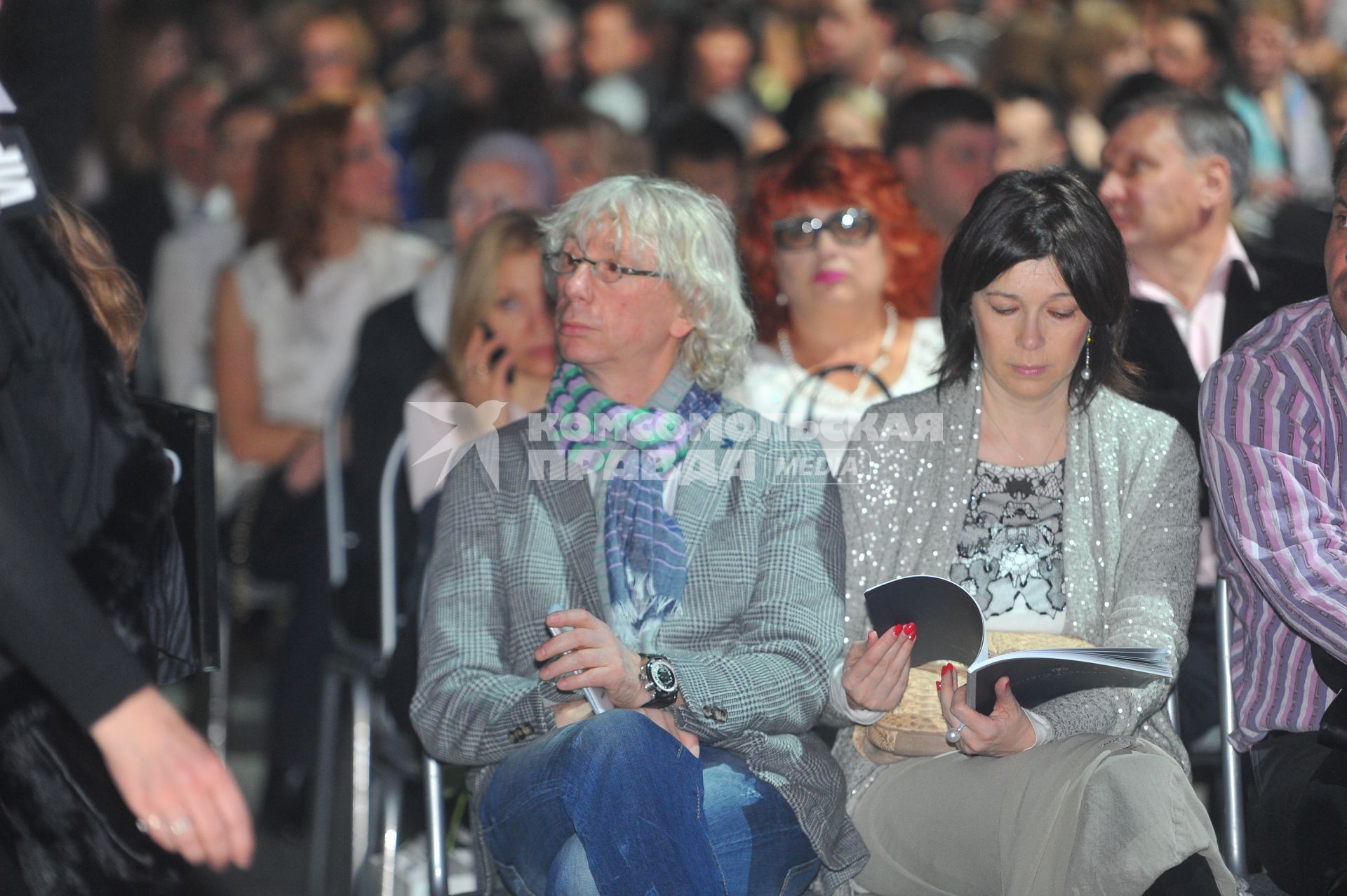 Гостиный двор. Неделя моды в Москве `Volvo Fashion Week Moscow`. Показ коллекции Valentin Yudashkin. На снимке:  певец, композитор Аркадий Укупник и его жена Наталья