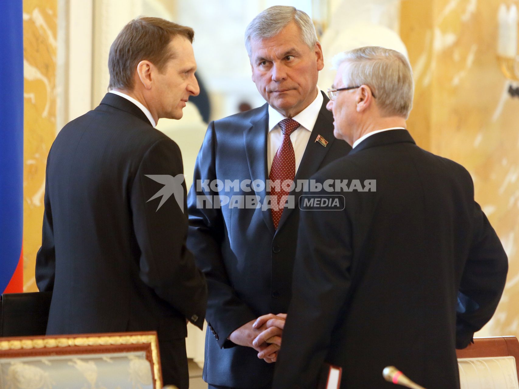 Председатель Госдумы Сергей Нарышкин (справа), председатель палаты представителей Национального собрания Республики Беларусь Владимир Андрейченко (в центре) и председатель Совета Республики Национального собрания Беларуси Анатолий Рубинов перед заседанием Высшего государственного совета (ВГС) Союзного государства Белоруссии и России.