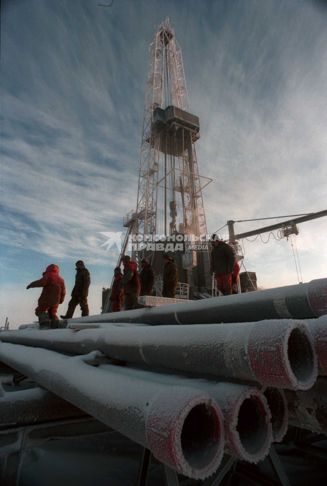 Новый Уренгой. Нефтегазовая буровая вышка.