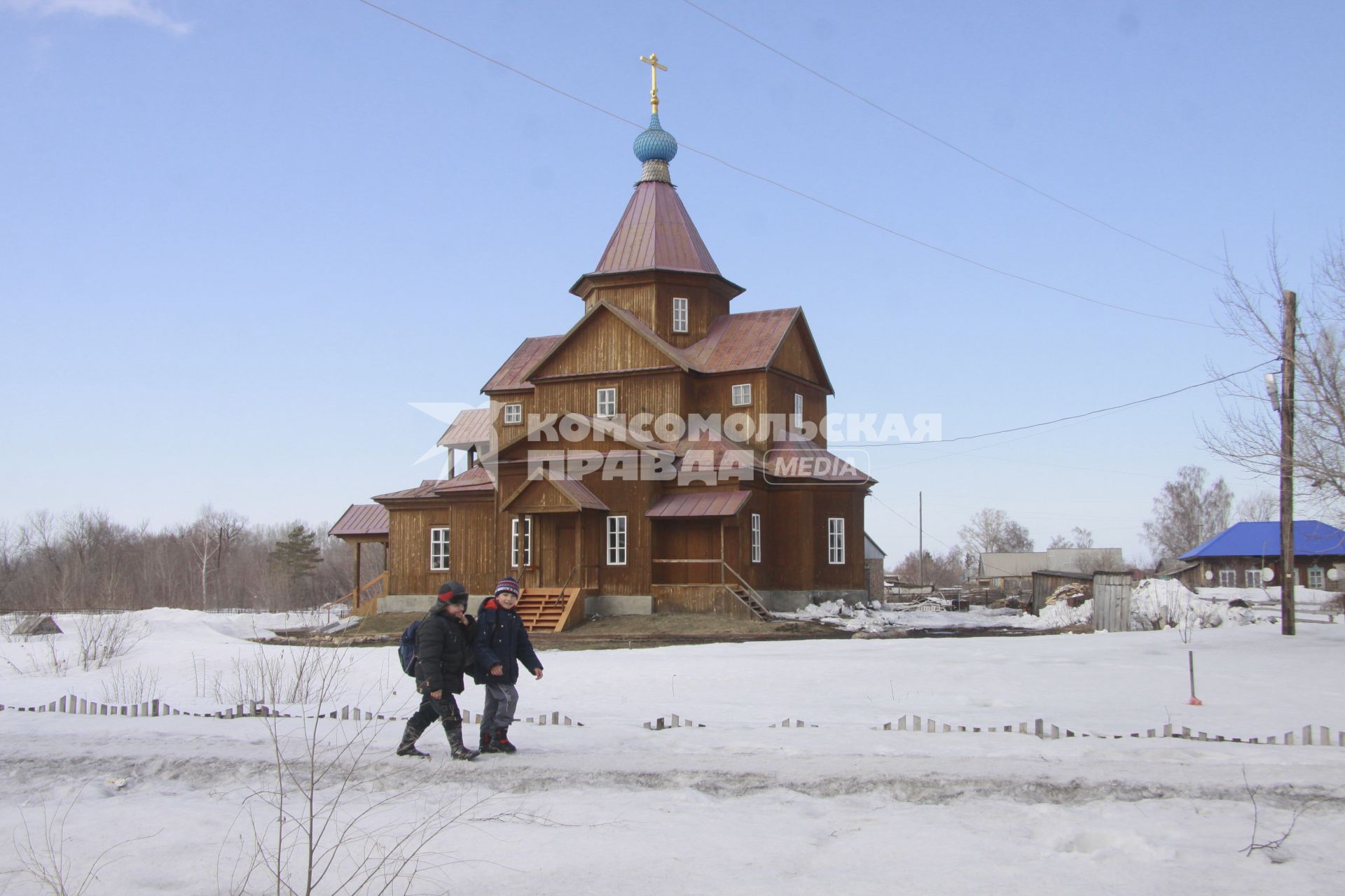 Храм Покрова Пресвятой Богородицы. Построен на средства актера и режиссера Валерия Золотухина.