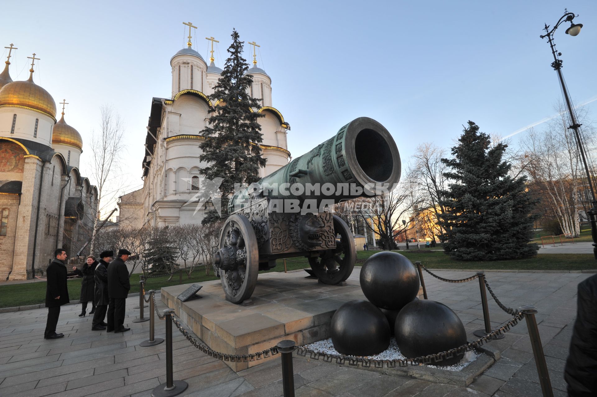 Московский Кремль. На снимке: Царь-пушка.