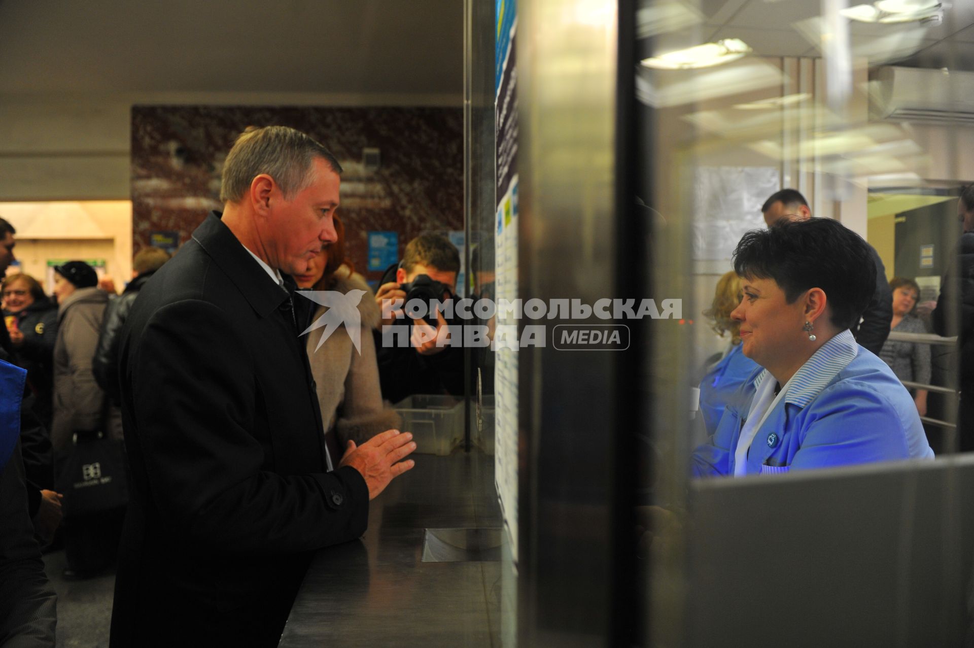 Сергей Собянин проверил новую систему продажи билетов в метро. На снимке:  начальник московского етрополитена Иван Беседин.