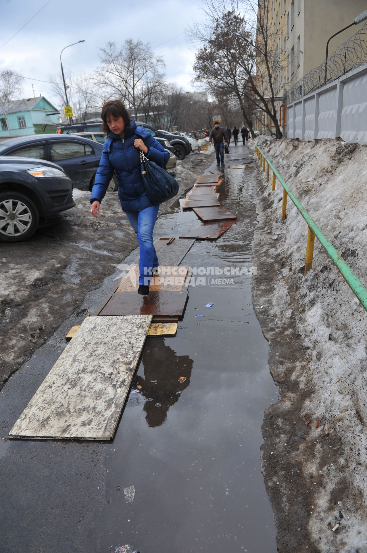 Оттепель. Таяние снега.