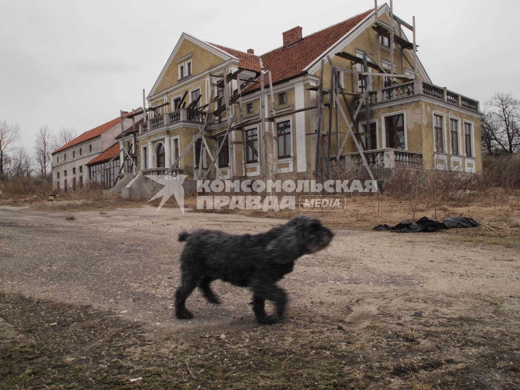 Усадьба в поселке Нагорное, где скончался великий русский полководец Барклай де Толли, принадлежащая бизнесмену Виктору Батурину арестована судебными приставами и выставлена на продажу за 1 млн.  907 тыс. рублей.