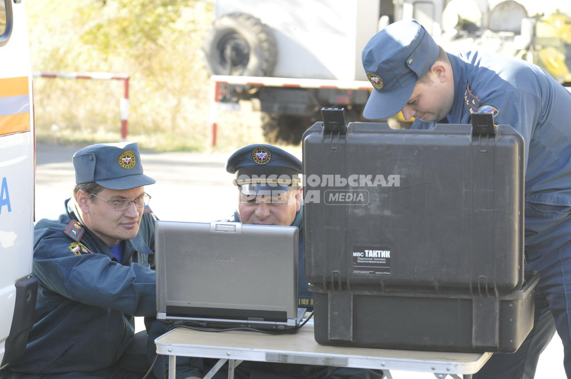 Оренбургская область. Донгузский испытательный военый полигон, где произошел взрыв боеприпасов. На снимке: штаб МЧС РФ у прилигающей к полигону территории..