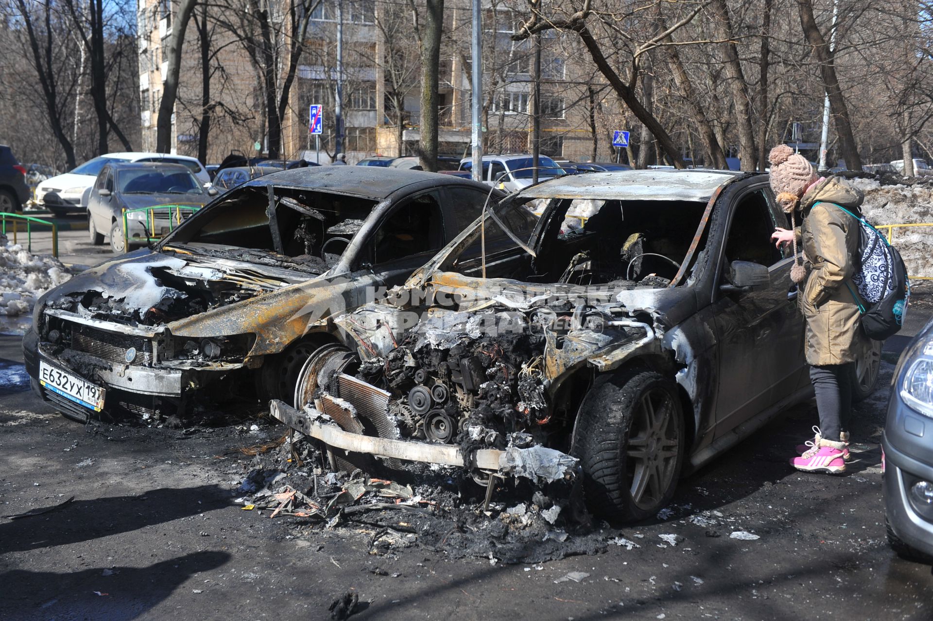 Ленинградское шоссе, д.9. На снимке: сгоревшие автомобили.