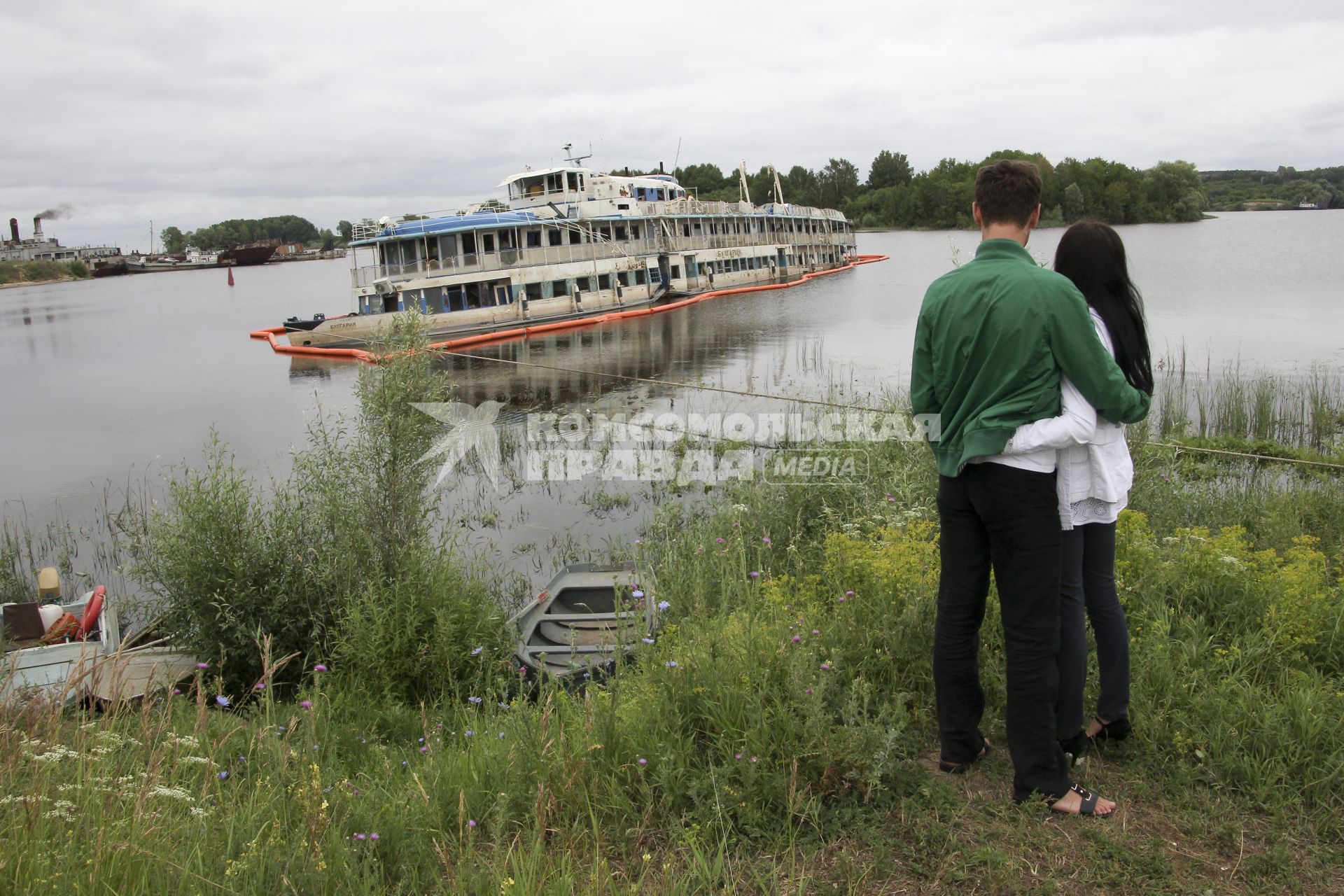 Останки затонувшего 10 июня 2011 года теплохода `Булгария` в Куйбышевском Затоне.