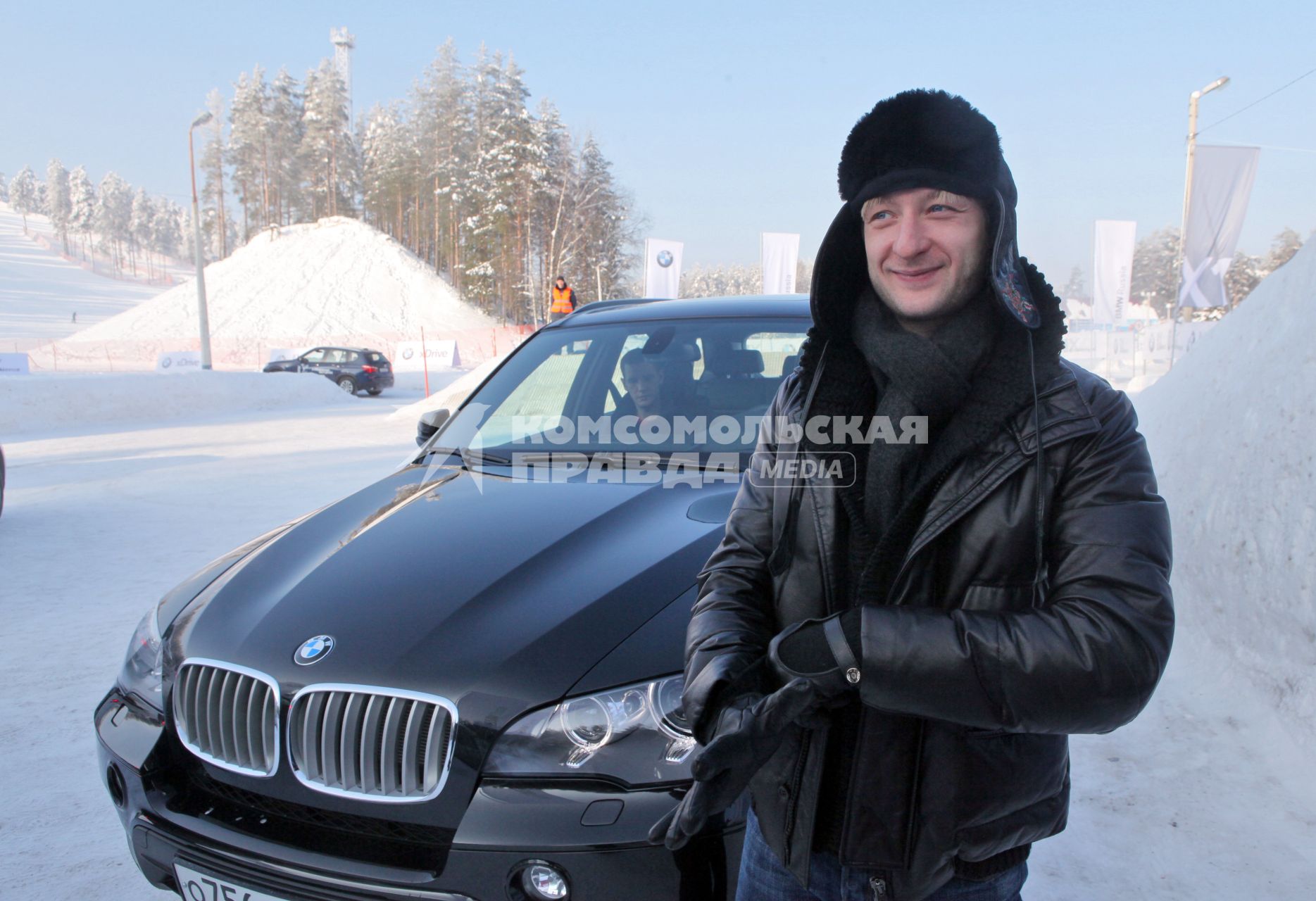 Фигурист Евгений Рлющенко на тест-драйве автомобилей БМВ.