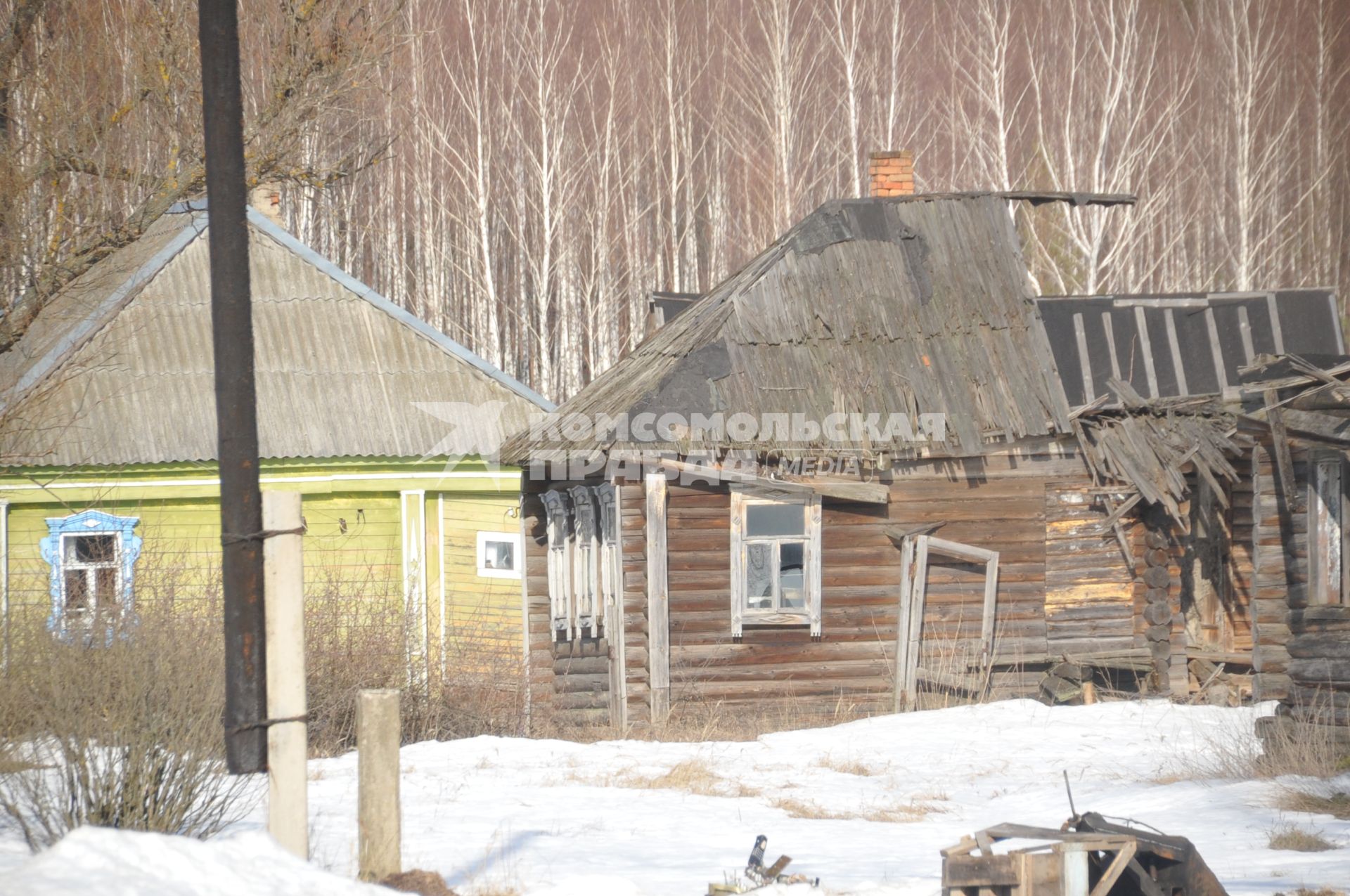 Рязанская область. Деревня Плишкино. На снимке: ветхий деревенский дом