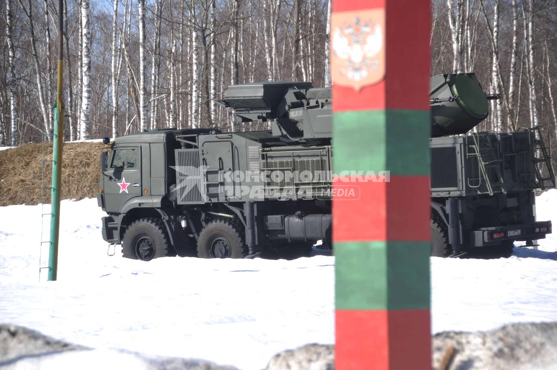 Воинская часть ПВО и воздушно-космической обороны. На снимке: самоходный зенитный ракетно-пушечный комплекс (ЗРПК) `Панцирь-С1`.