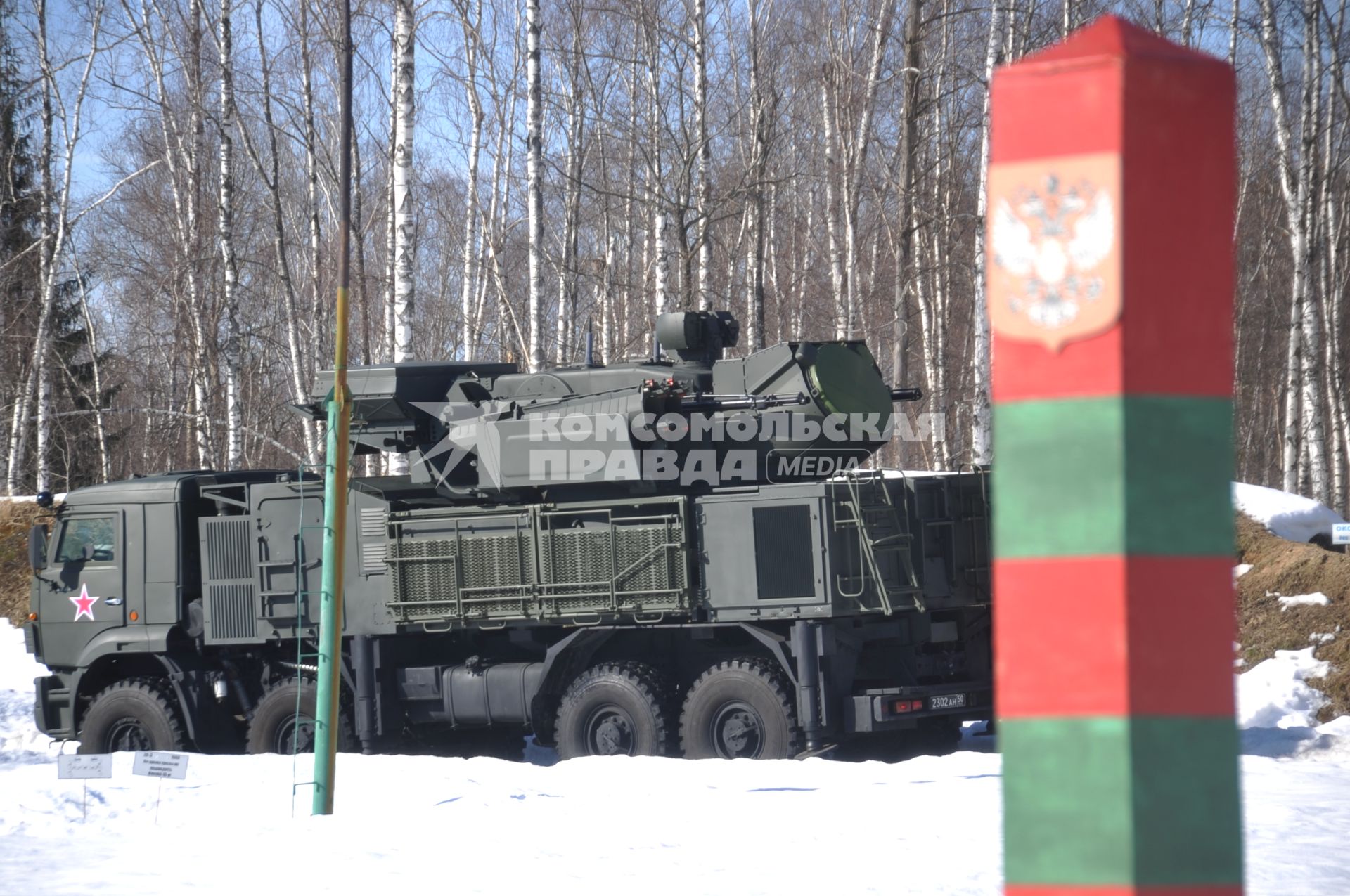 Воинская часть ПВО и воздушно-космической обороны. На снимке: самоходный зенитный ракетно-пушечный комплекс (ЗРПК) `Панцирь-С1`.