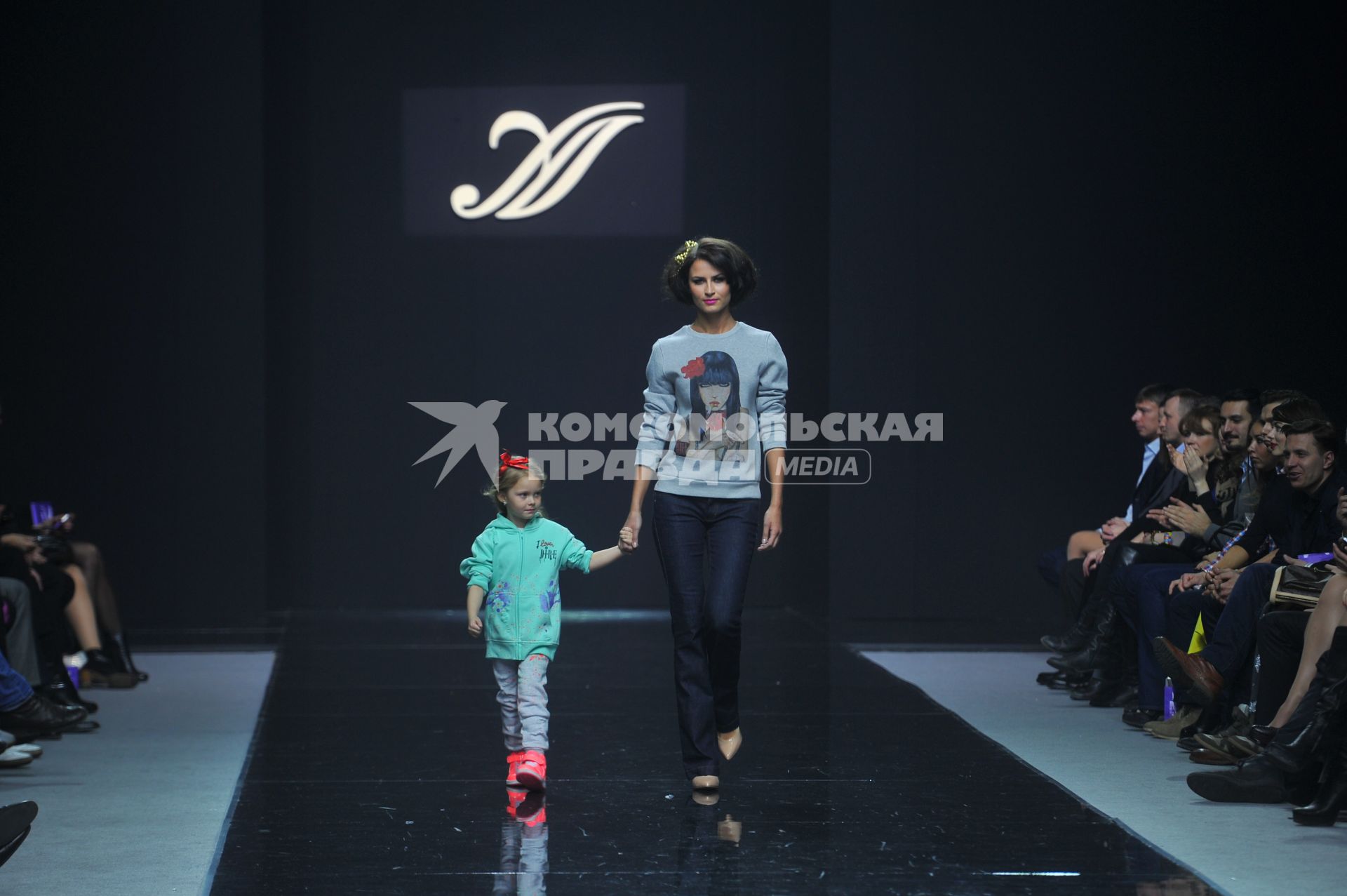 Гостиный двор. Неделя моды в Москве `Volvo Fashion Week Moscow`. Показ коллекции Анны Диречиной.