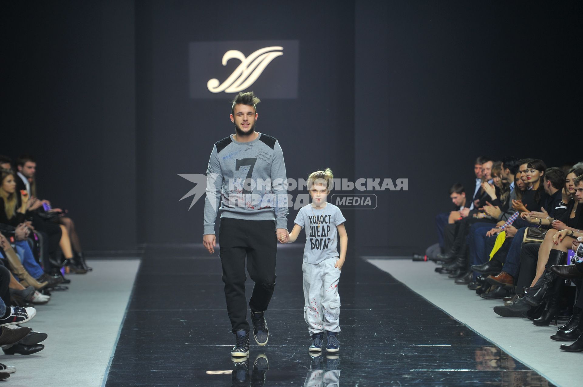 Гостиный двор. Неделя моды в Москве `Volvo Fashion Week Moscow`. Показ коллекции Анны Диречиной.