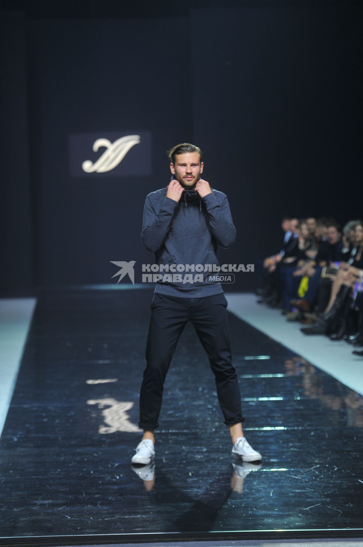 Гостиный двор. Неделя моды в Москве `Volvo Fashion Week Moscow`. Показ коллекции Анны Диречиной.