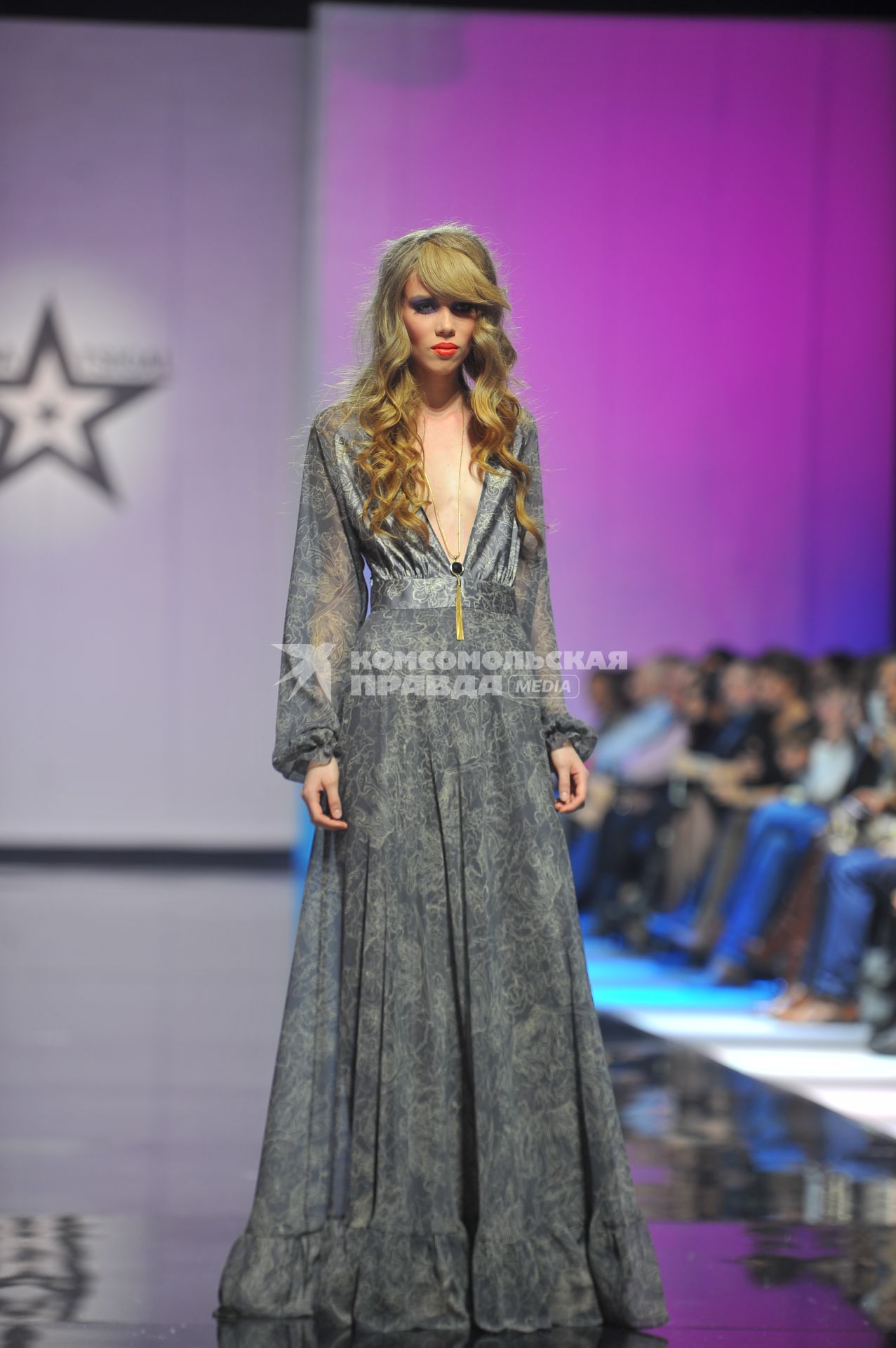 Гостиный двор. Неделя моды в Москве `Volvo Fashion Week Moscow`. Показ коллекции Masha Tsigal.