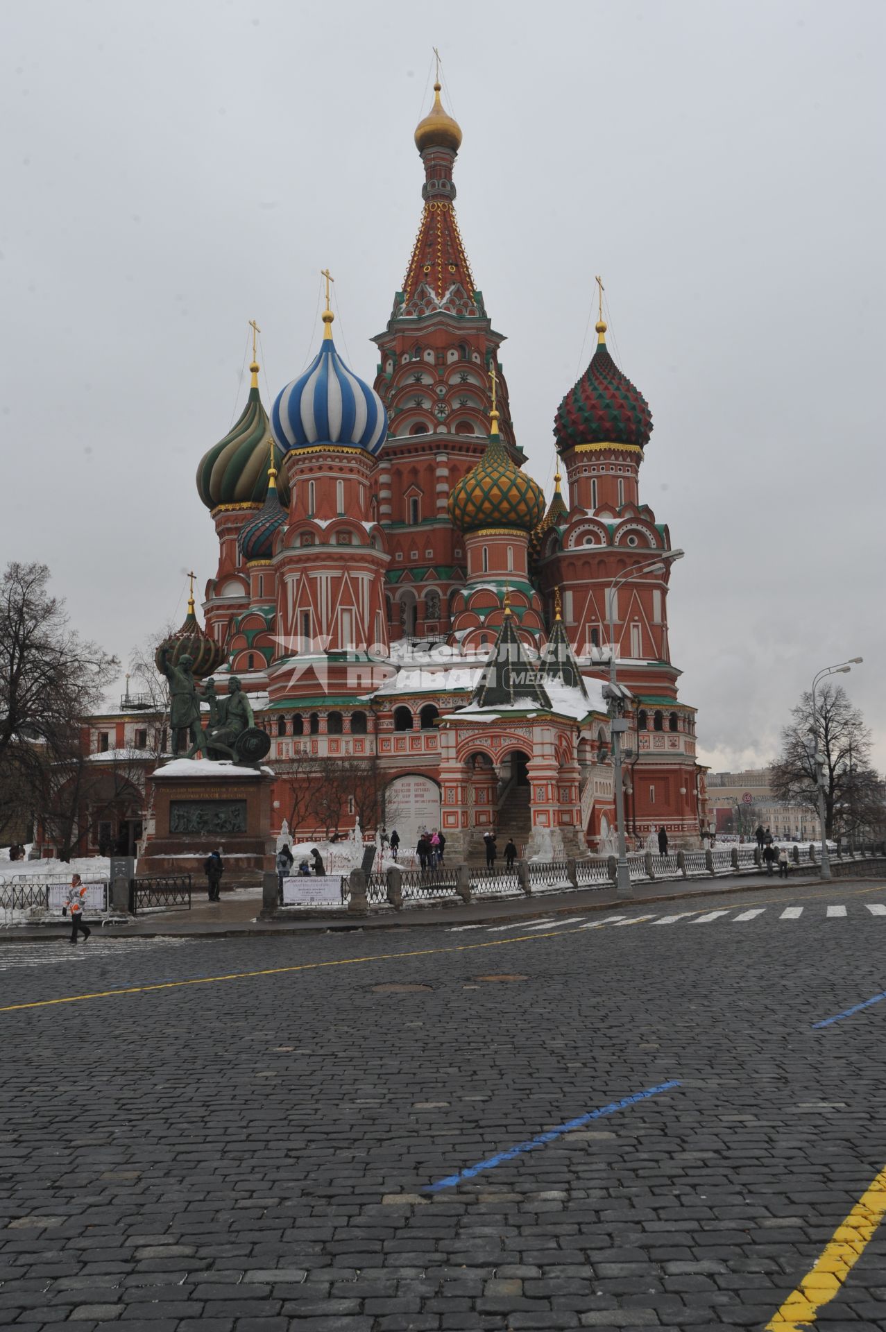 Виды Москвы. Красная площадь. На снимке: Собор Василия Блаженного.