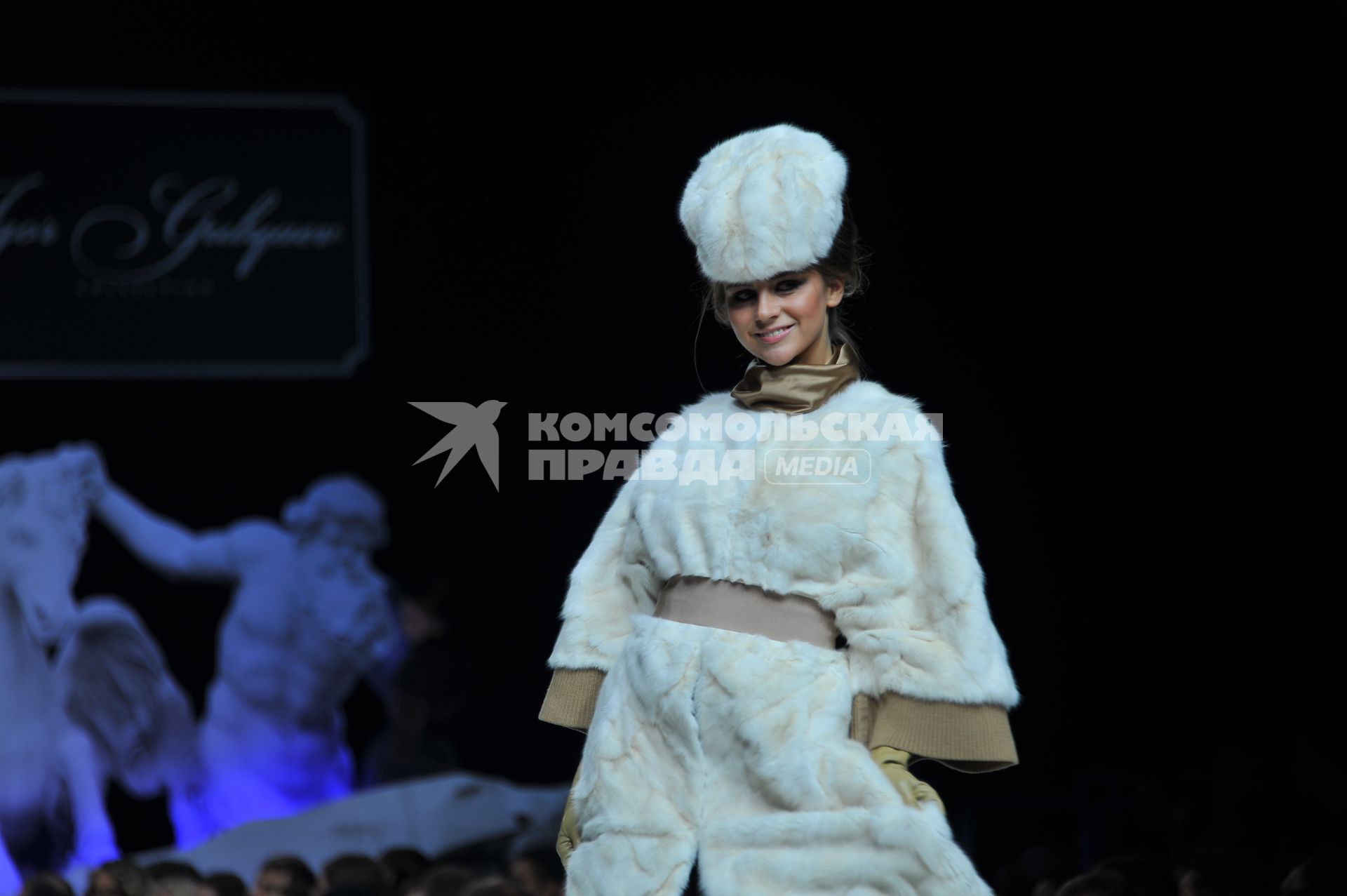 Гостиный двор. Неделя моды в Москве `Volvo Moscow Fashion Week`. Показ коллекции Igor Gulyaev.