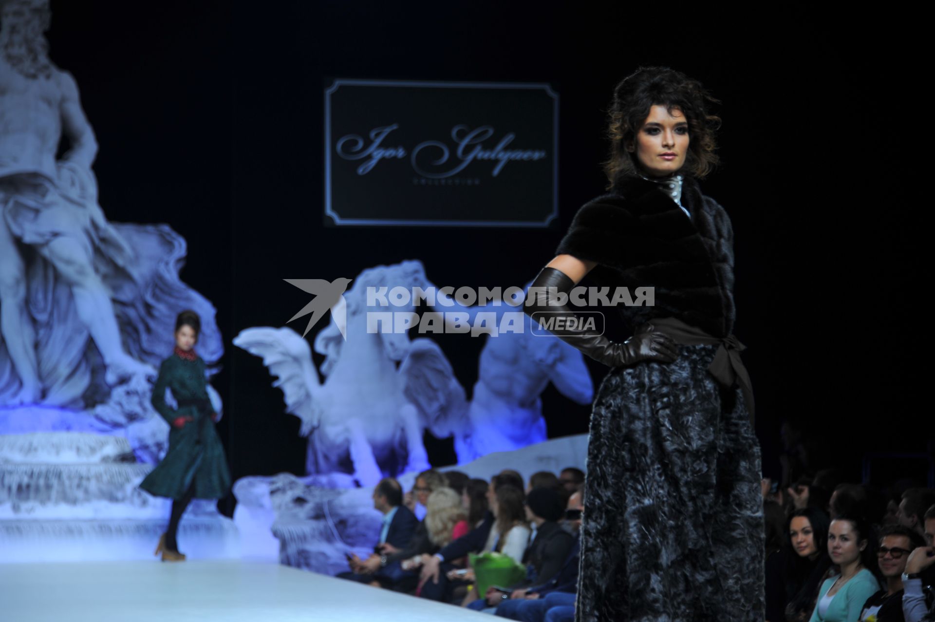 Гостиный двор. Неделя моды в Москве `Volvo Moscow Fashion Week`. Показ коллекции Igor Gulyaev.