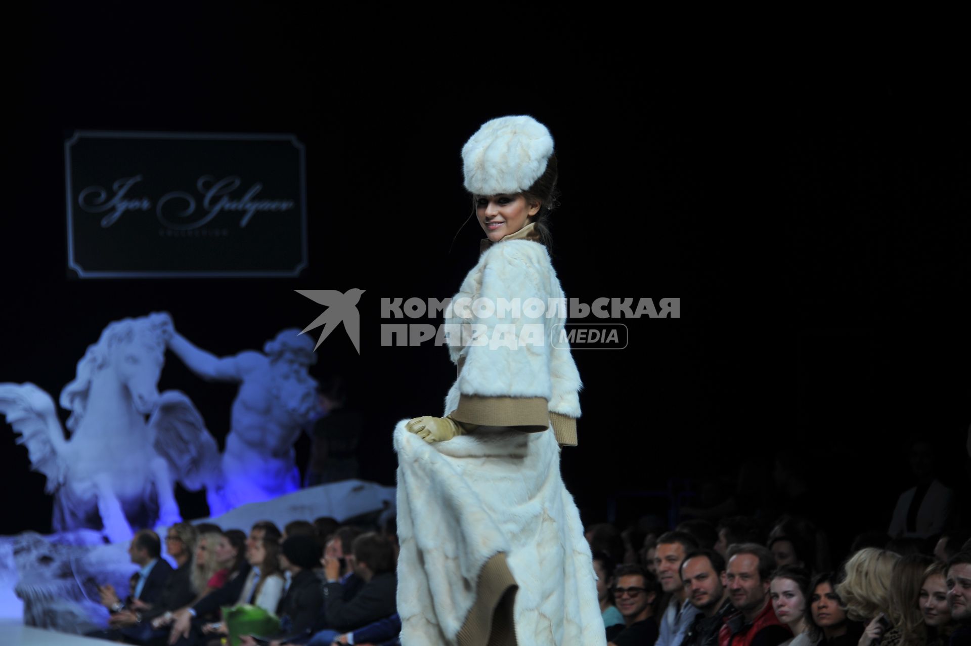 Гостиный двор. Неделя моды в Москве `Volvo Moscow Fashion Week`. Показ коллекции Igor Gulyaev.