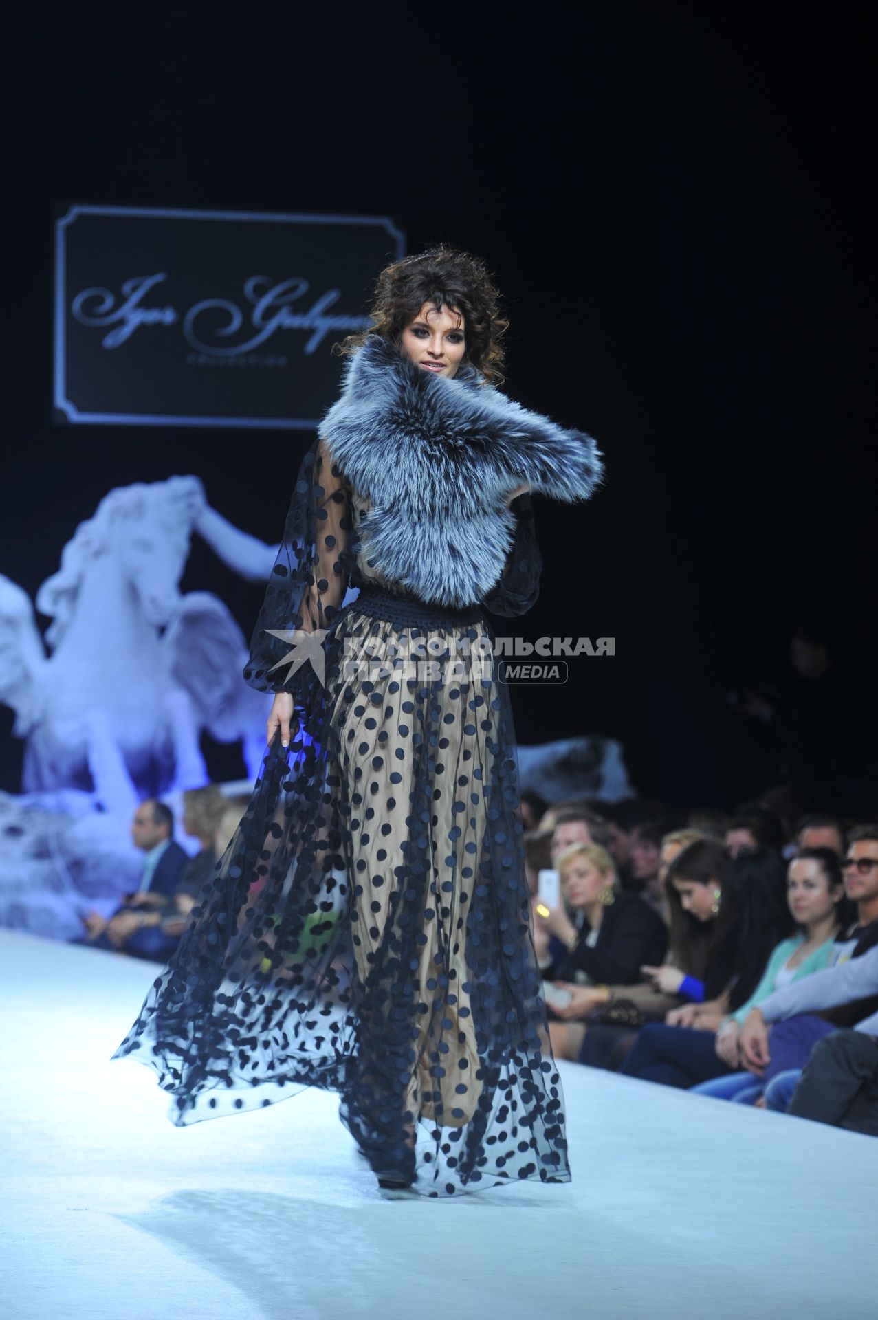 Гостиный двор. Неделя моды в Москве `Volvo Moscow Fashion Week`. Показ коллекции Igor Gulyaev.