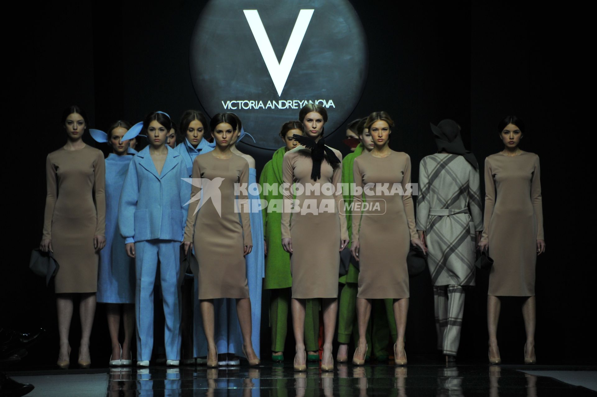 Гостиный двор. Неделя моды в Москве `Volvo Moscow Fashion Week`. Показ коллекции Виктории Андреяновой.