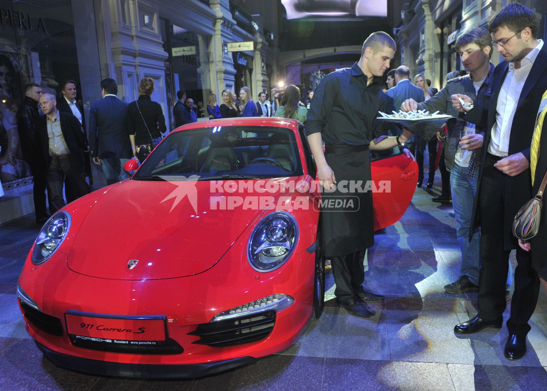 ГУМ. Вечеринка Porsche Night в честь 50-летия модели 911. На снимке: автомобиль Porsche.