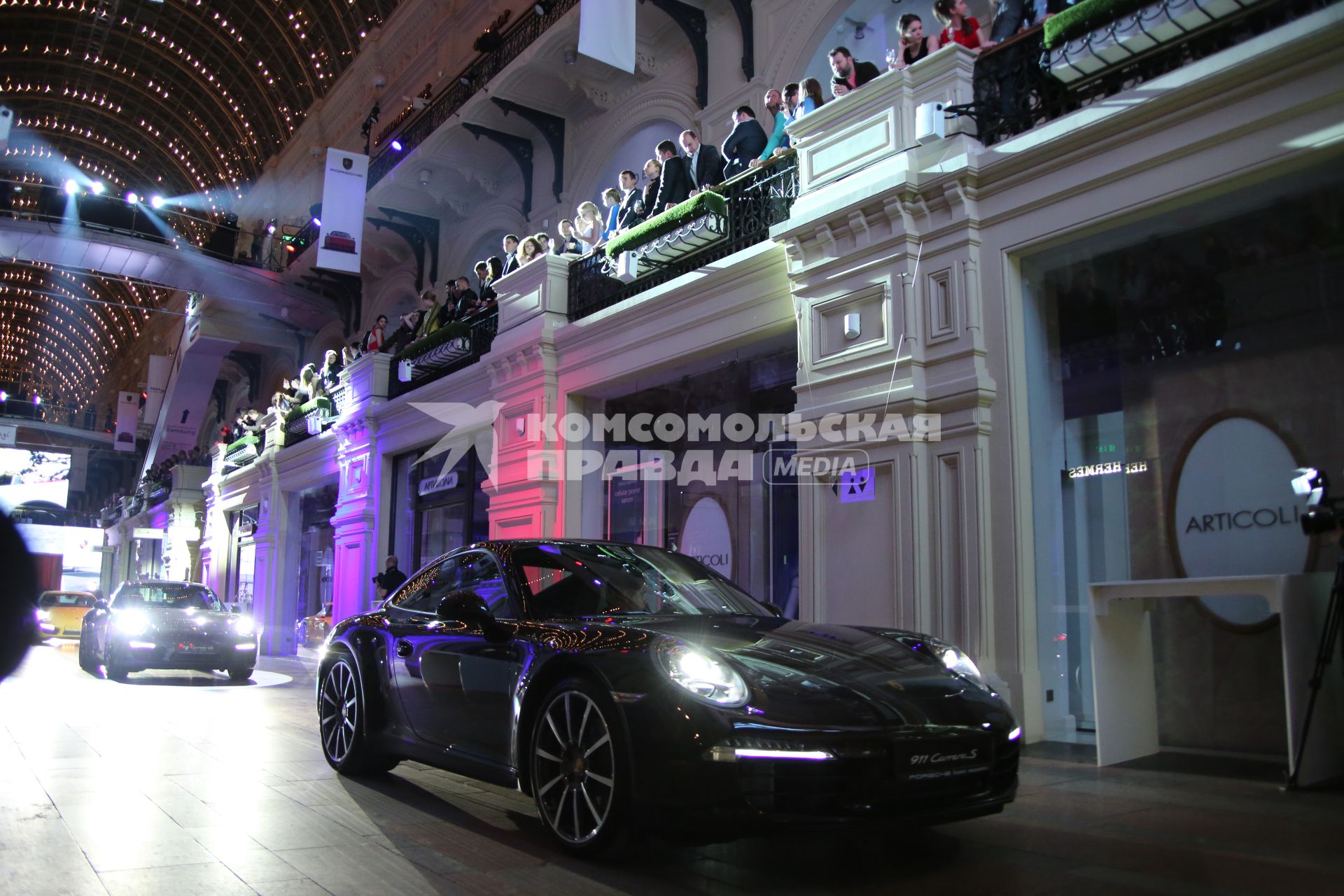 ГУМ. Вечеринка Porsche Night в честь 50-летия модели 911. На снимке: автомобили Porsche.