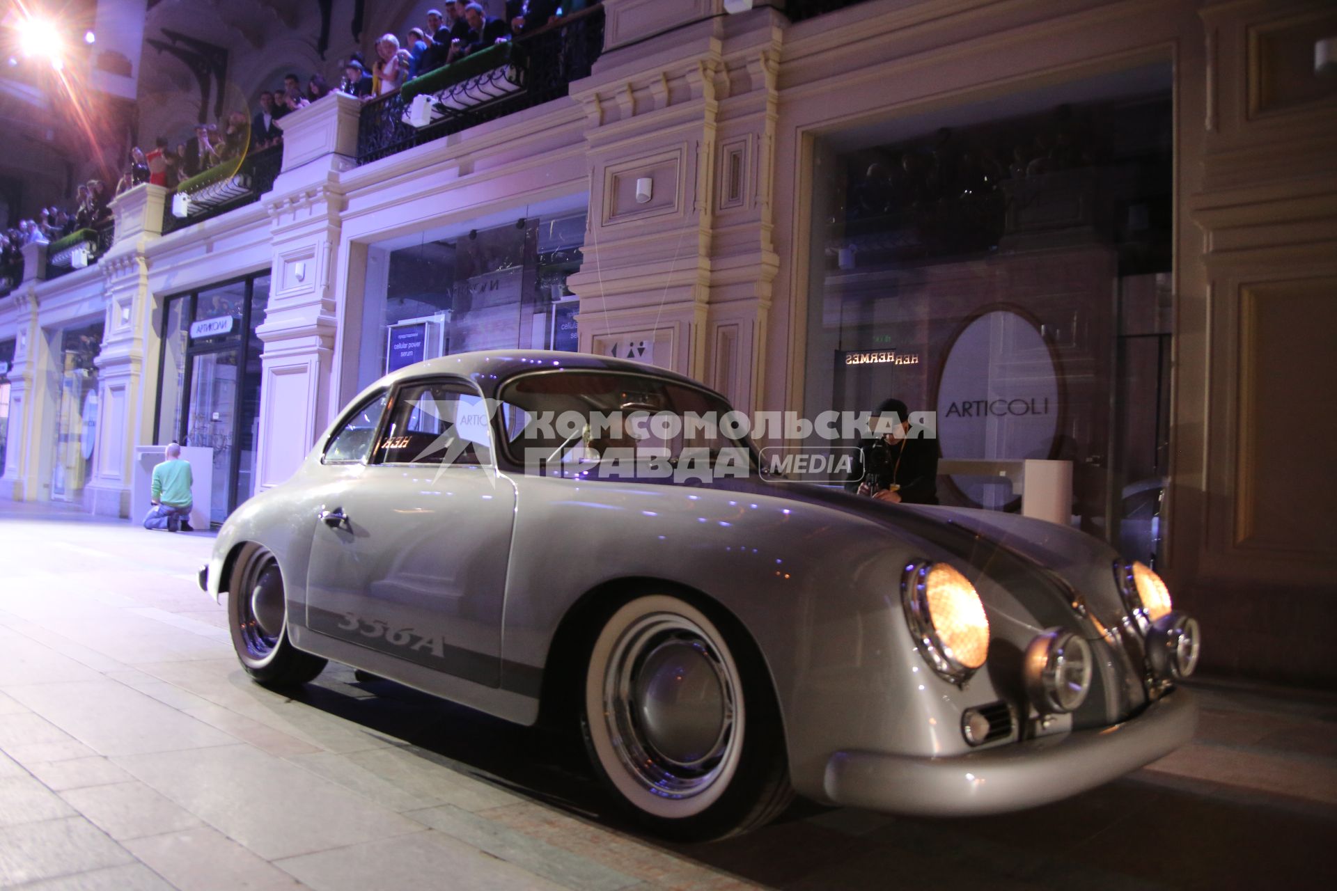 ГУМ. Вечеринка Porsche Night в честь 50-летия модели 911. На снимке: автомобиль Porsche.