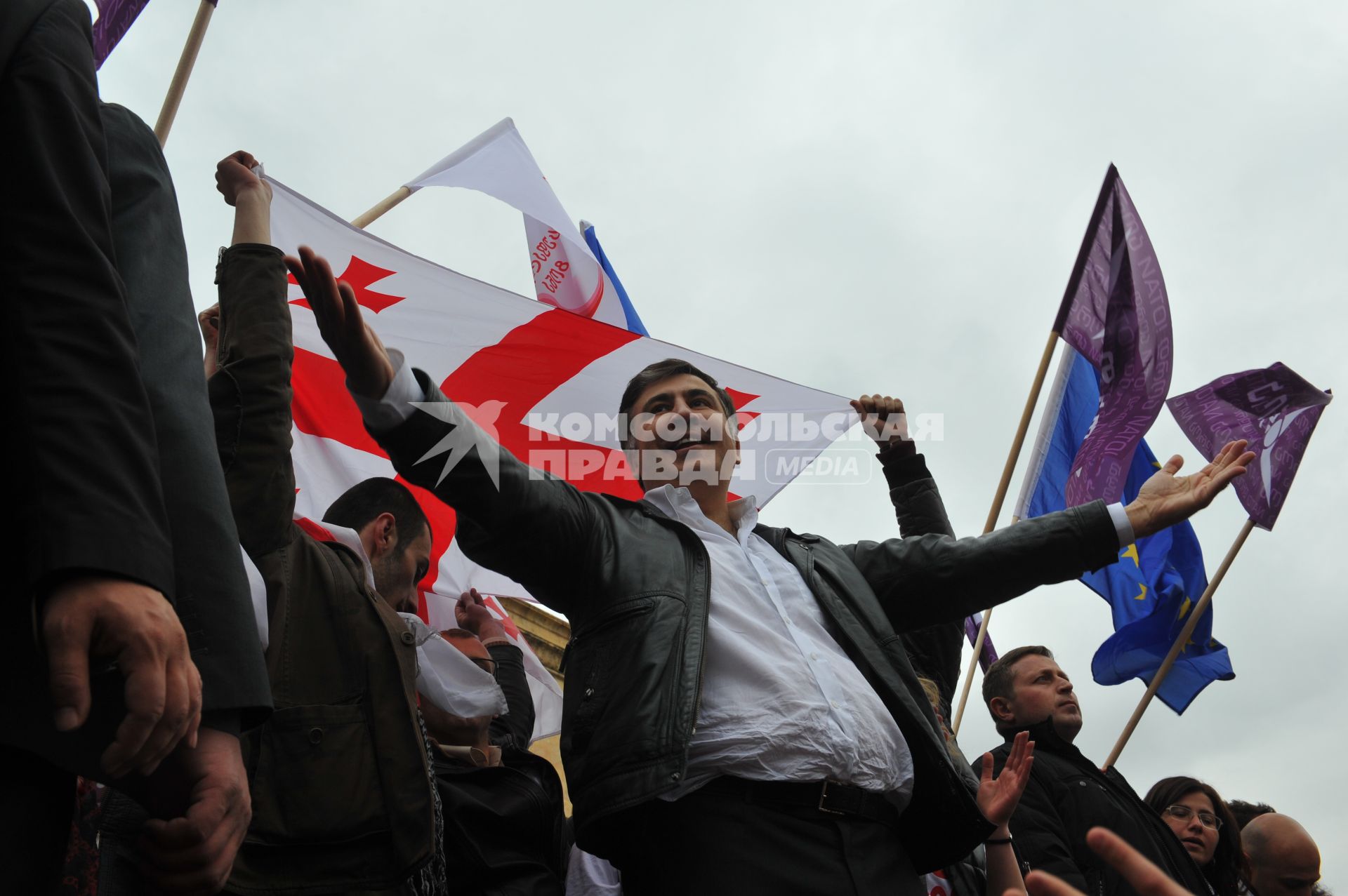 Проспект Руставели. Митинг сторонников партии `Единое национальное движение` (ЕНД) . На сгимке: президент Грузии Михаил Саакашвили.