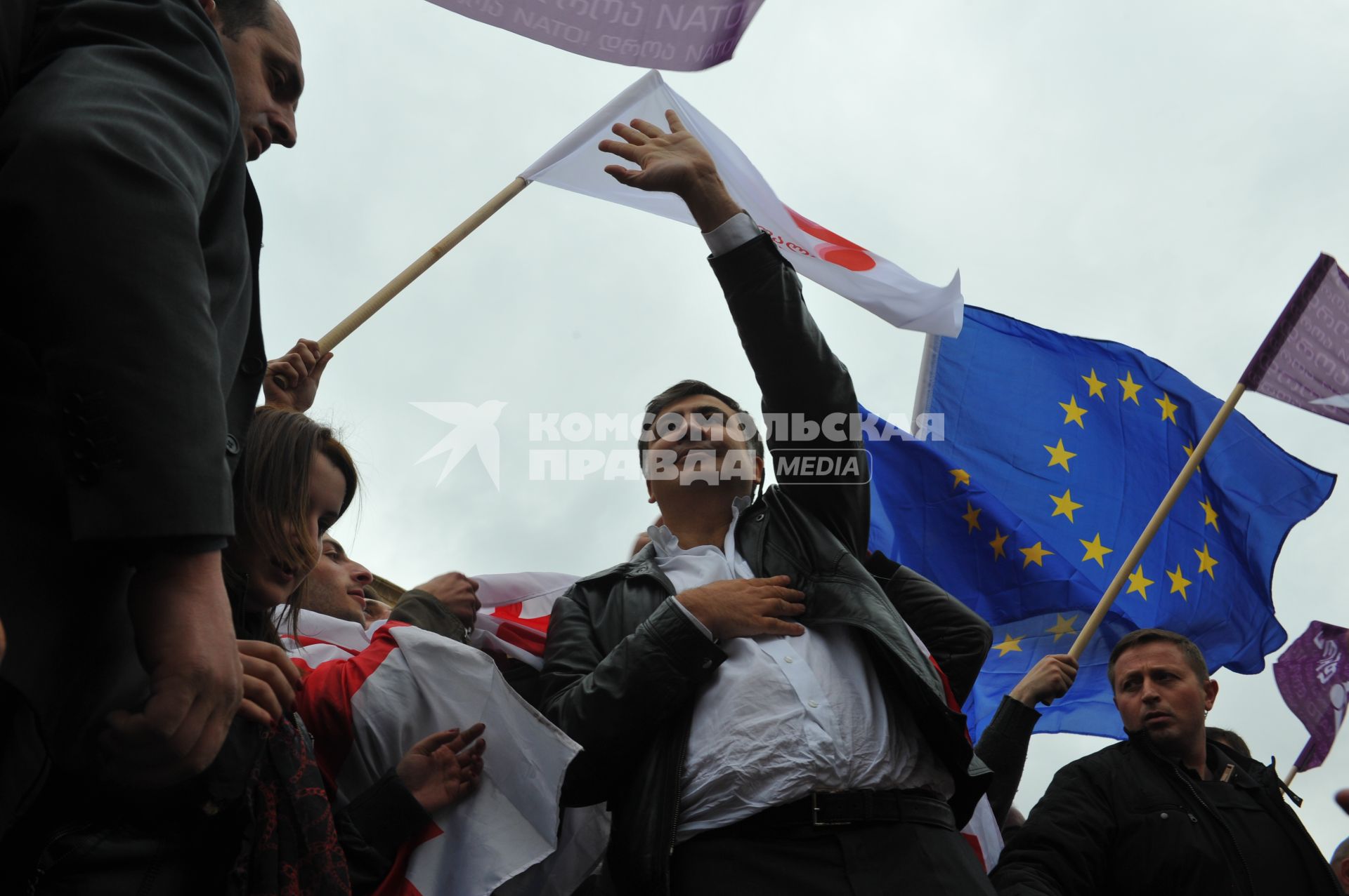 Проспект Руставели. Митинг сторонников партии `Единое национальное движение` (ЕНД) . На сгимке: президент Грузии Михаил Саакашвили.