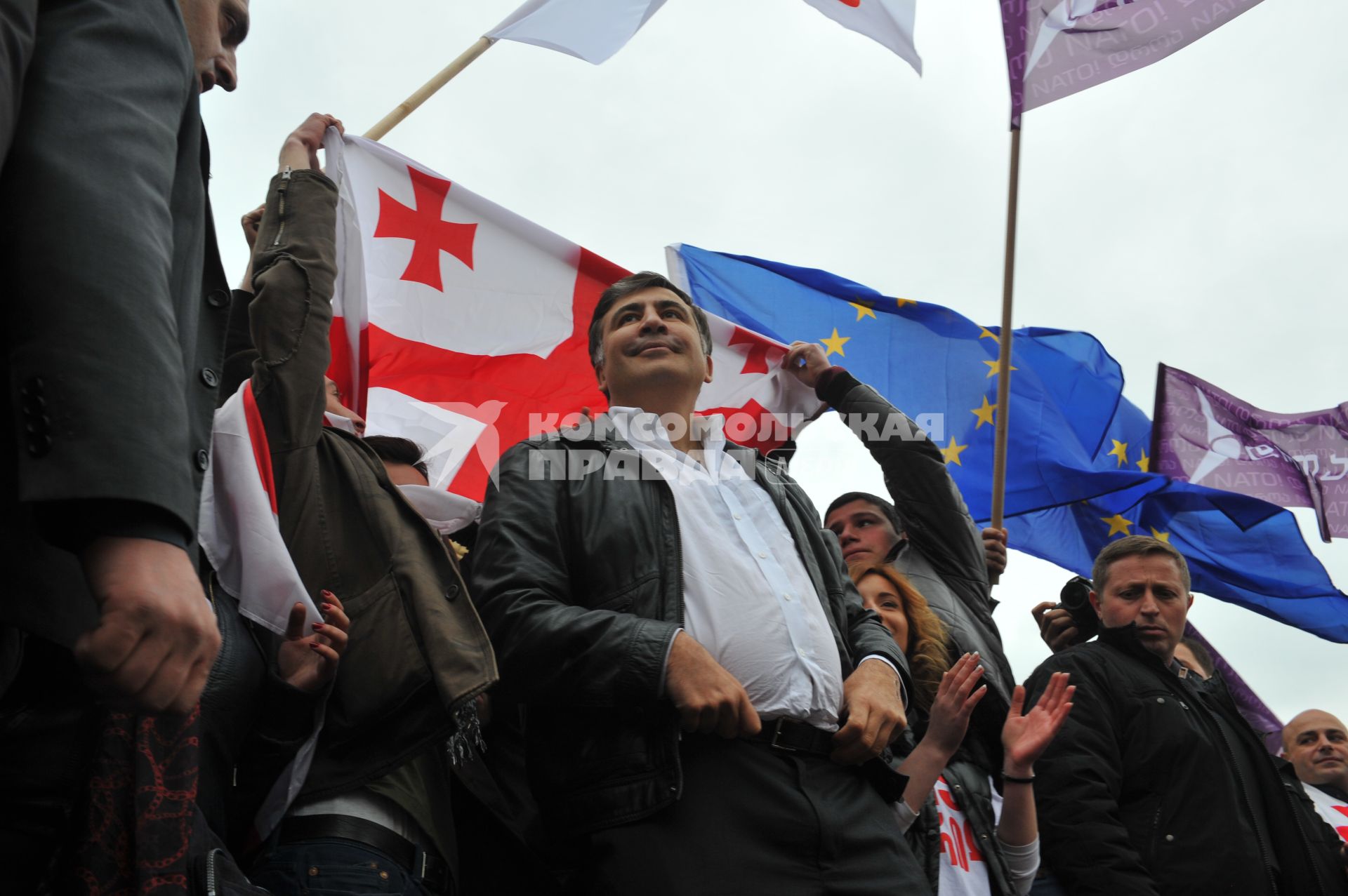 Проспект Руставели. Митинг сторонников партии `Единое национальное движение` (ЕНД) . На сгимке: президент Грузии Михаил Саакашвили.