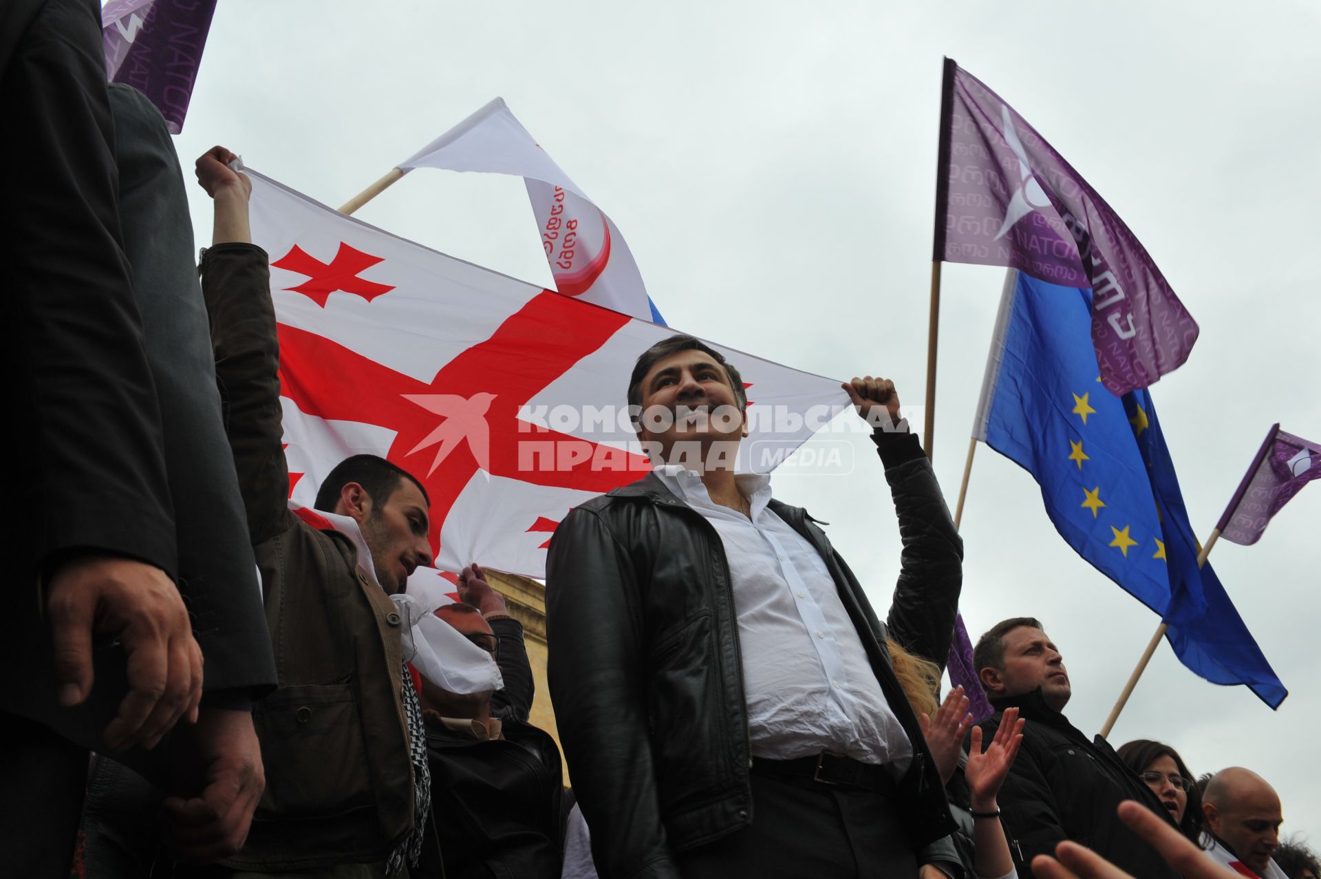 Проспект Руставели. Митинг сторонников партии `Единое национальное движение` (ЕНД) . На сгимке: президент Грузии Михаил Саакашвили.