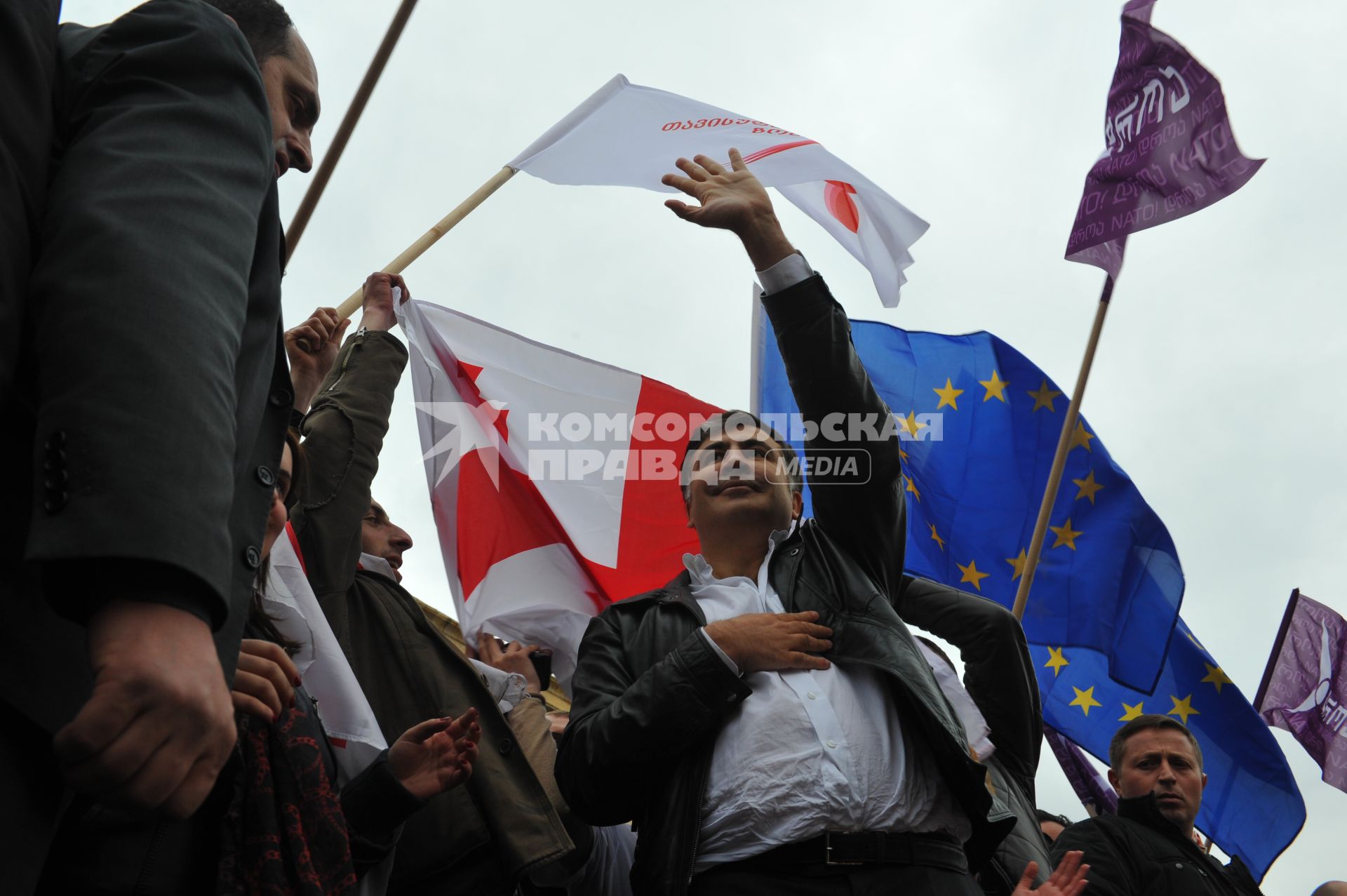 Проспект Руставели. Митинг сторонников партии `Единое национальное движение` (ЕНД) . На сгимке: президент Грузии Михаил Саакашвили.