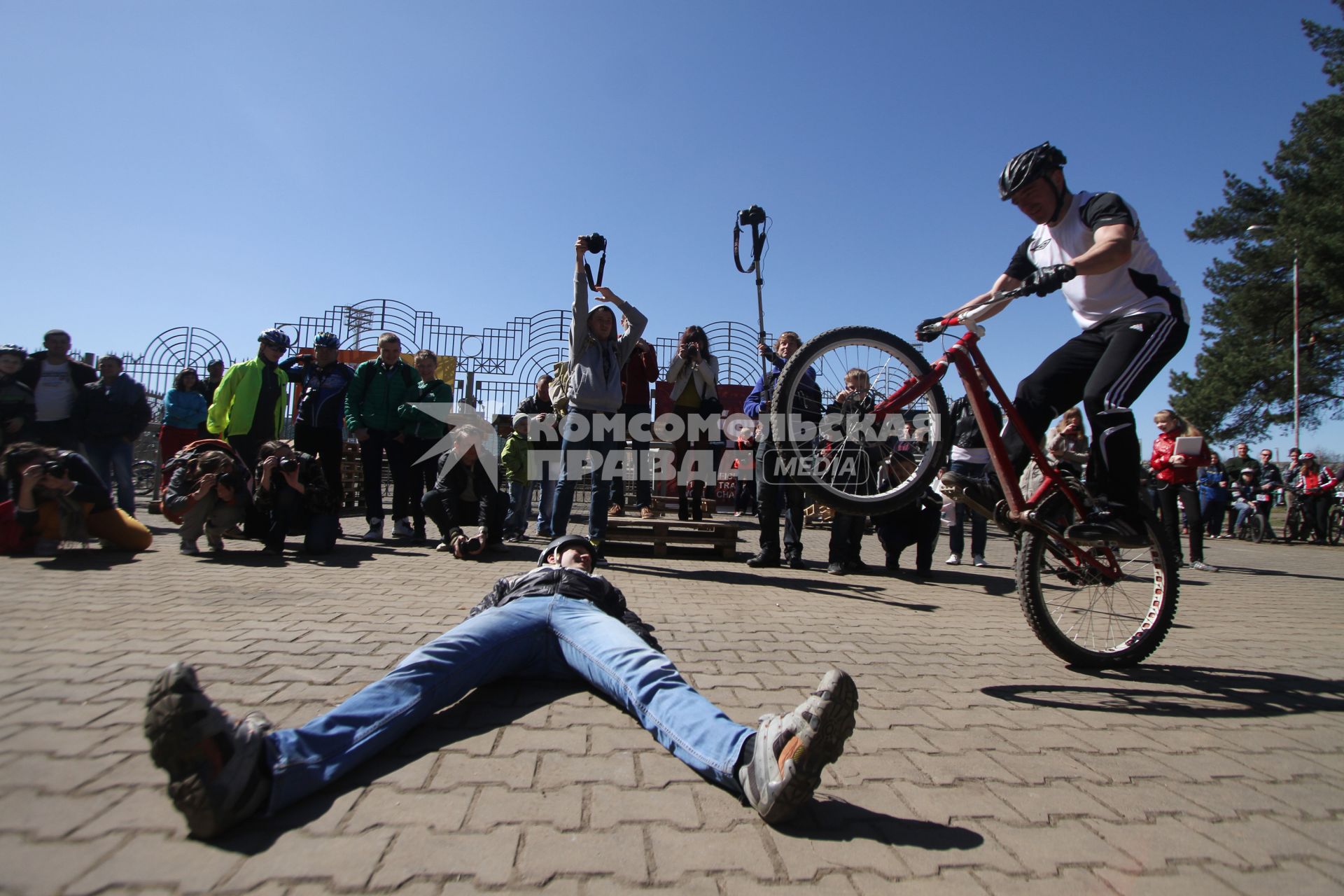 Выступление команды \'Minsk-trial\' на  открытии велосезона
в Минске.