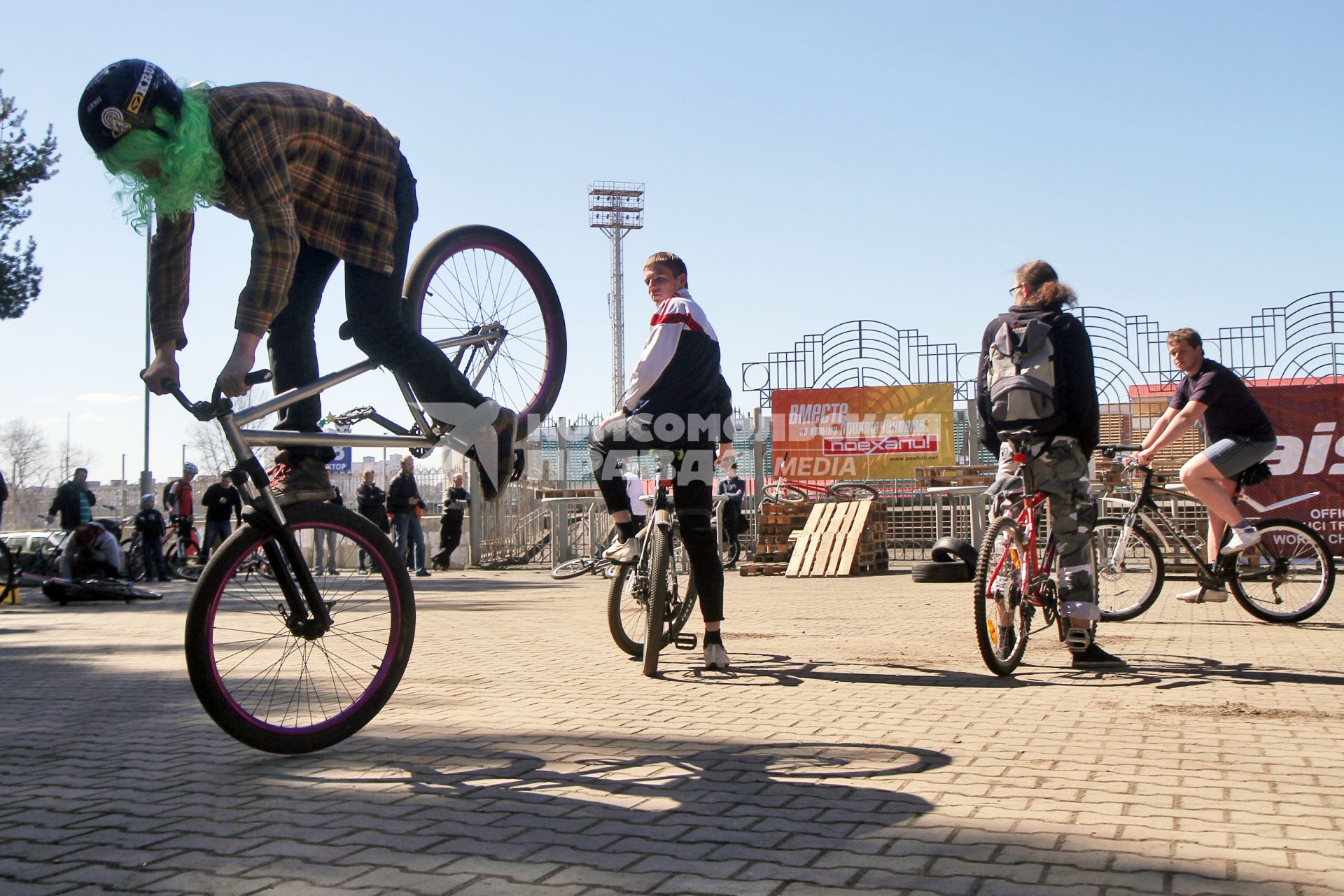 Выступление команды \'Minsk-trial\' на  открытии велосезона
в Минске.