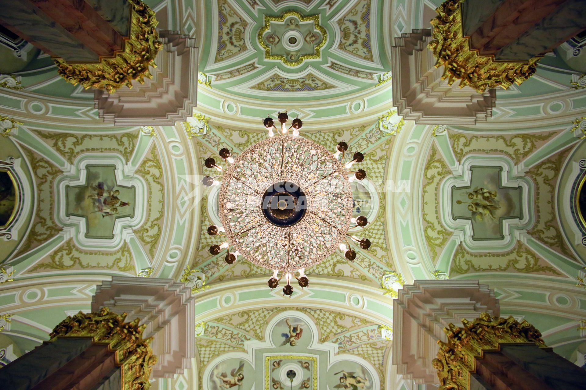 Востановленный алтарь петропавлоского собора.