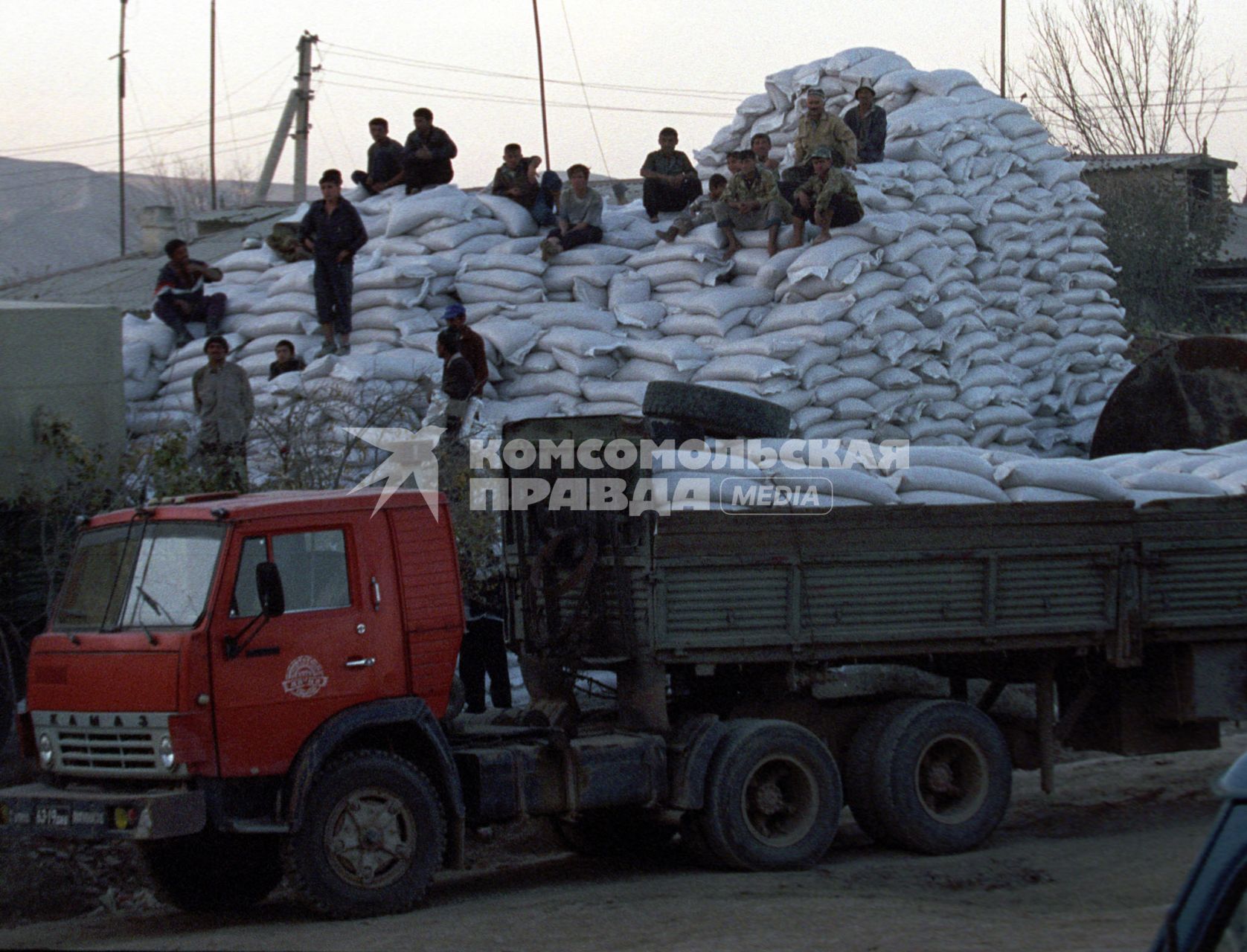 Афганистан. Кундуз. Гражданская война с 2001 года - война НАТО. Гуманитарная помощь. Моджахеды.