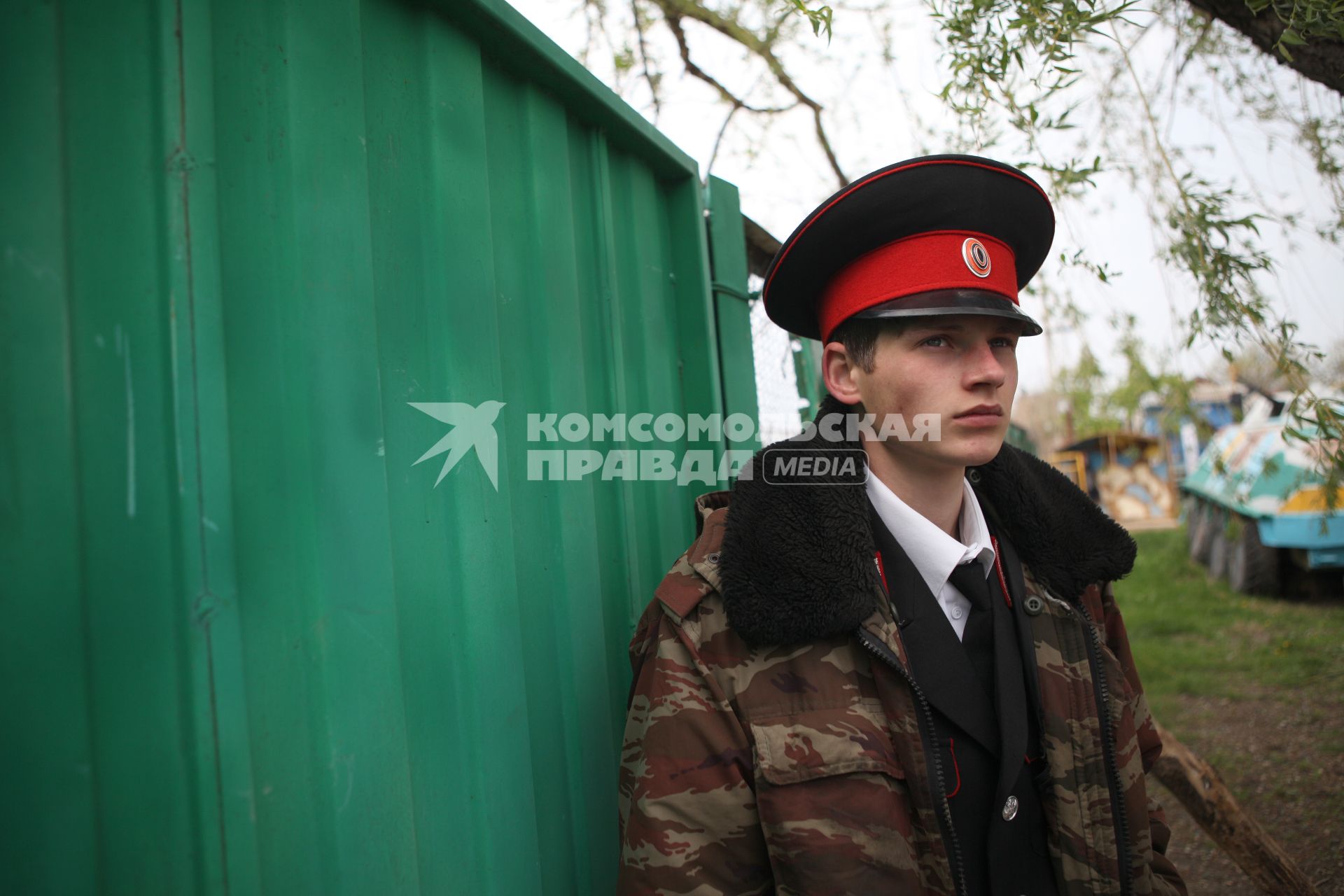 Ставропольский край, село Сенгилеевское. Казаки Терского казачьего войска во время открытия мемориала на военно-спортивной базе \"Русские витязи\", пропавшему без вести во время восстания в лагере Бадабер.