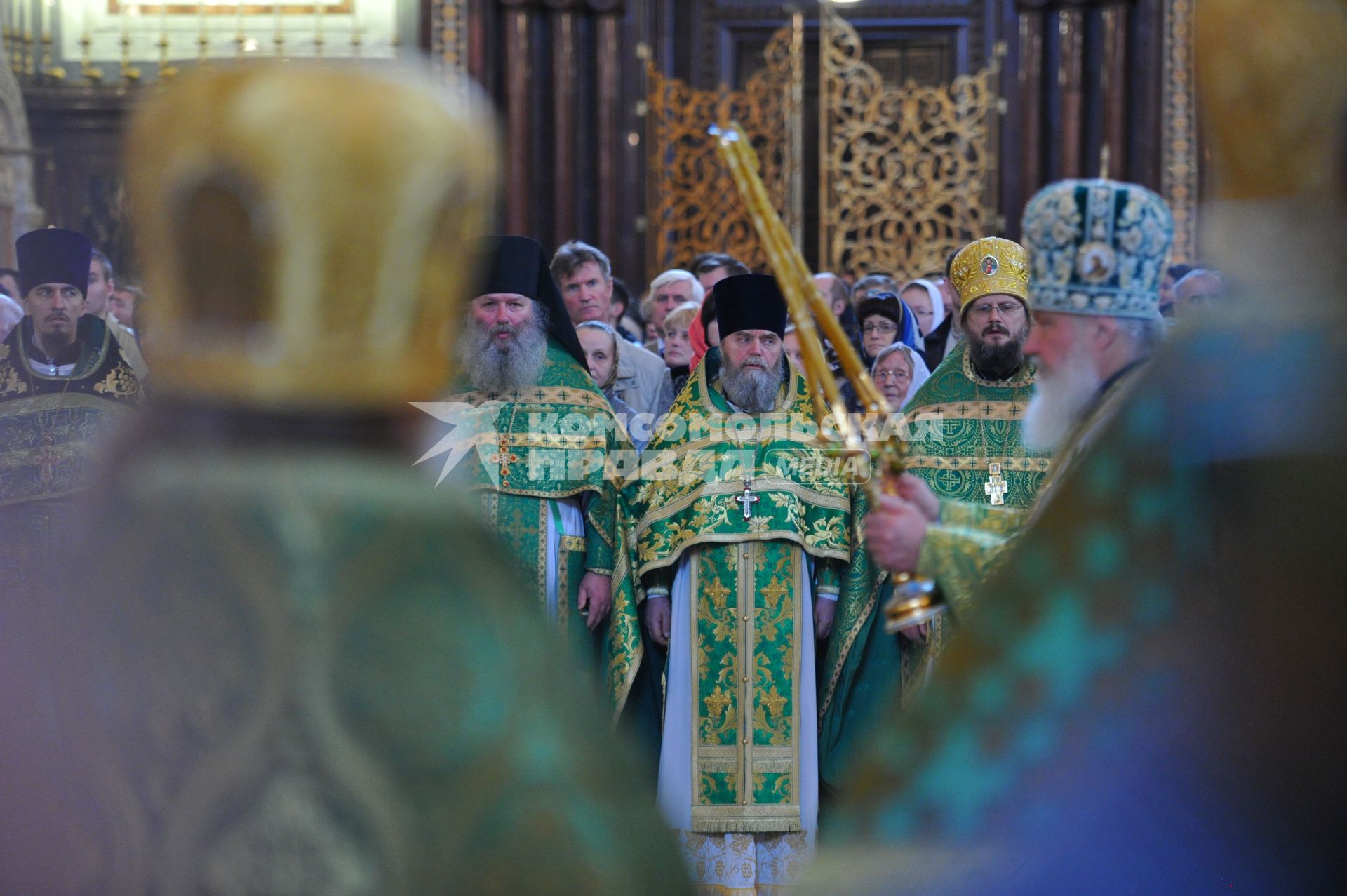 Храм Христа Спасителя. Вербное воскресенье. На снимке: патриарх Московский и всея Руси Кирилл во время литургии.