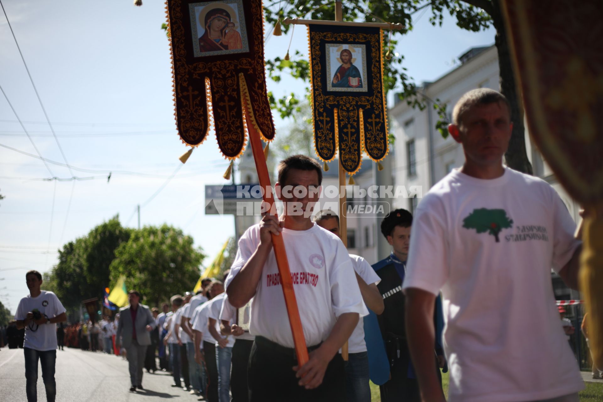 Послушники Спасо-Преображенского реабилитационного центра ждут начала пасхального крестного хода