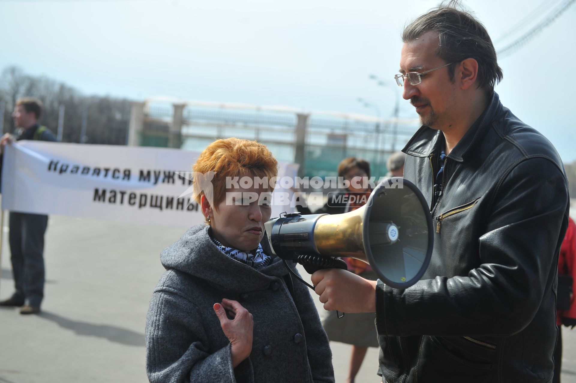 Митинг против хамства, организованный газетой `Комсомольская правда`, прошел в Парке Горького.