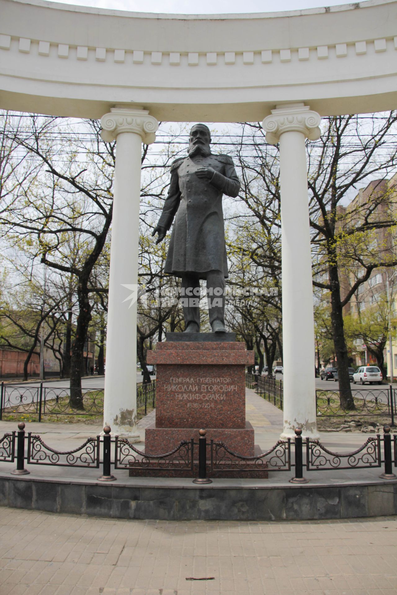 Памятник генерал-губернатору  Н.И. Никифораки в Ставрополе.