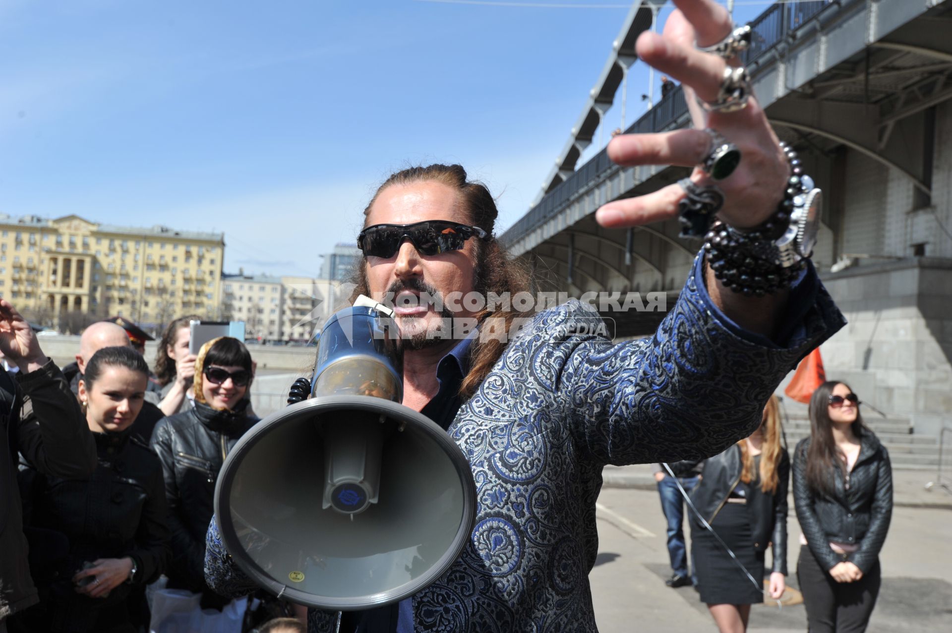 Митинг против хамства, организованный газетой `Комсомольская правда` (КП), прошел в Парке Горького. На снимке: артист Никита Джигурда.