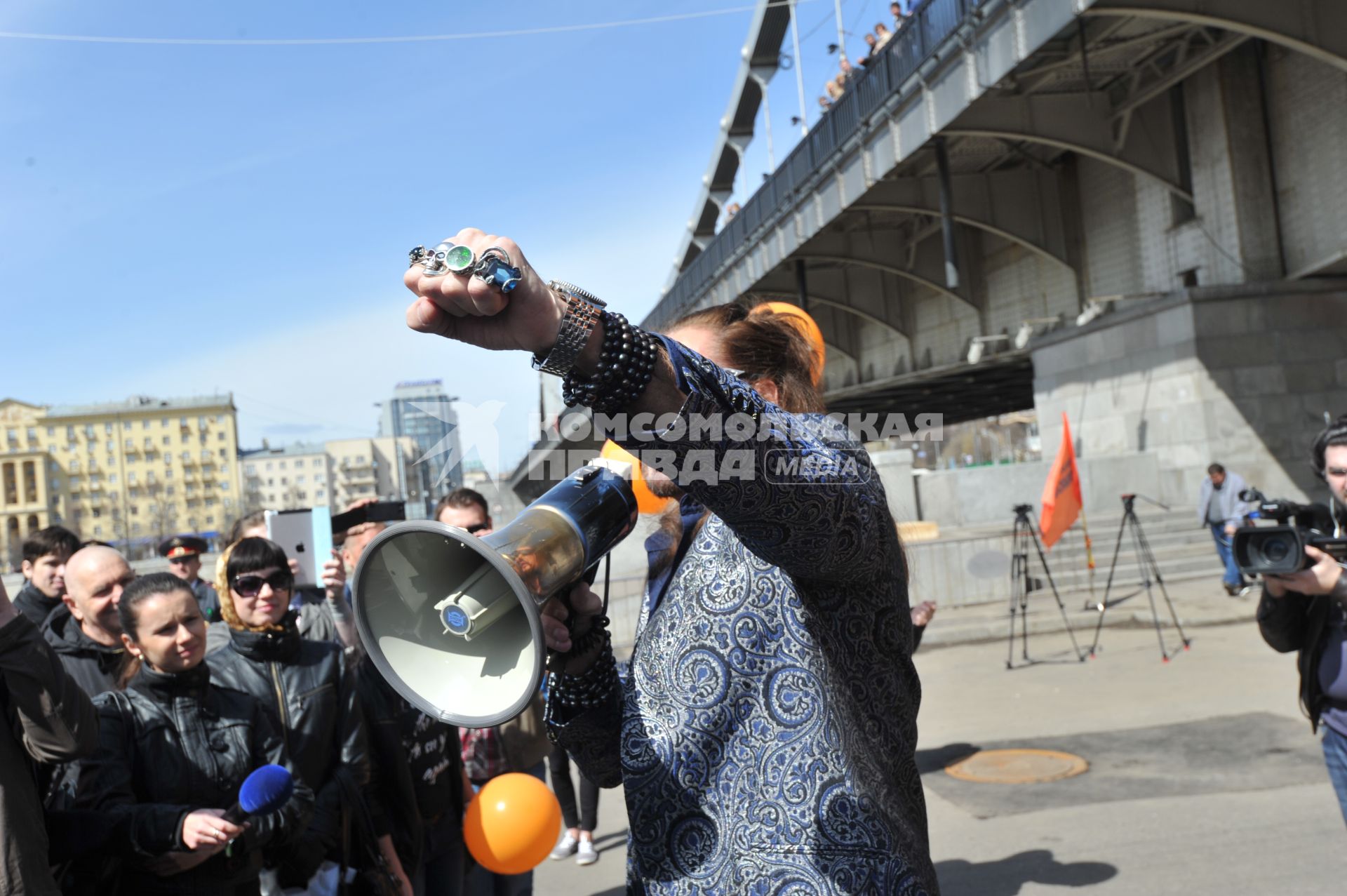 Митинг против хамства, организованный газетой `Комсомольская правда` (КП), прошел в Парке Горького. На снимке: артист Никита Джигурда.