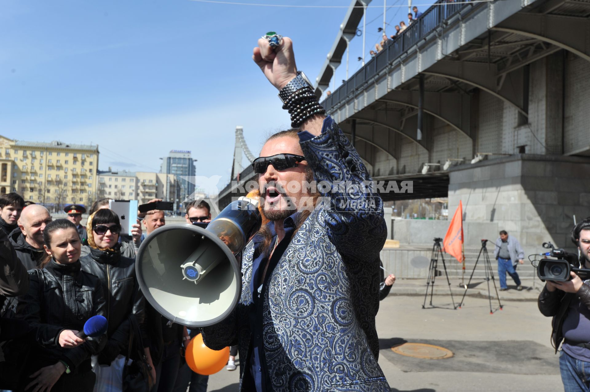 Митинг против хамства, организованный газетой `Комсомольская правда` (КП), прошел в Парке Горького. На снимке: артист Никита Джигурда.