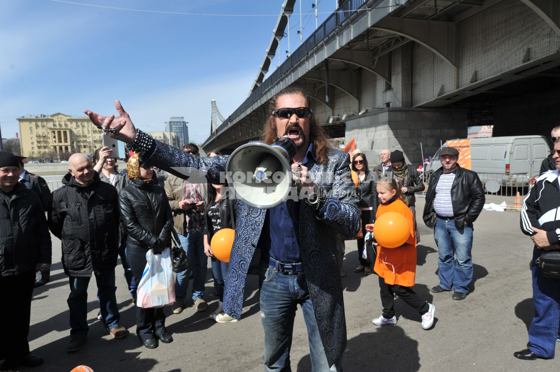 Митинг против хамства, организованный газетой `Комсомольская правда` (КП), прошел в Парке Горького. На снимке: артист Никита Джигурда.