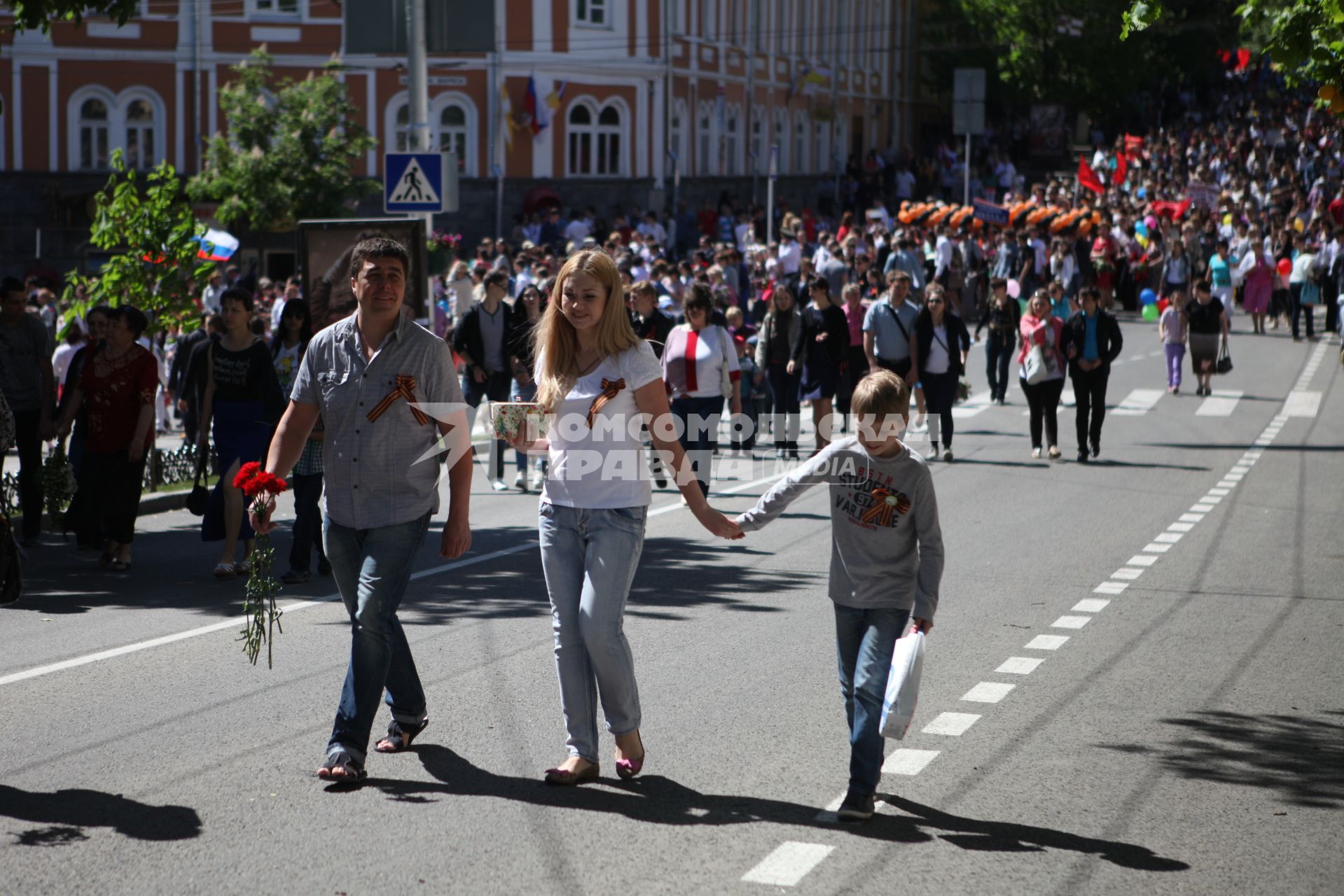 Ставрополь. Центр города. Парад на День Победы.