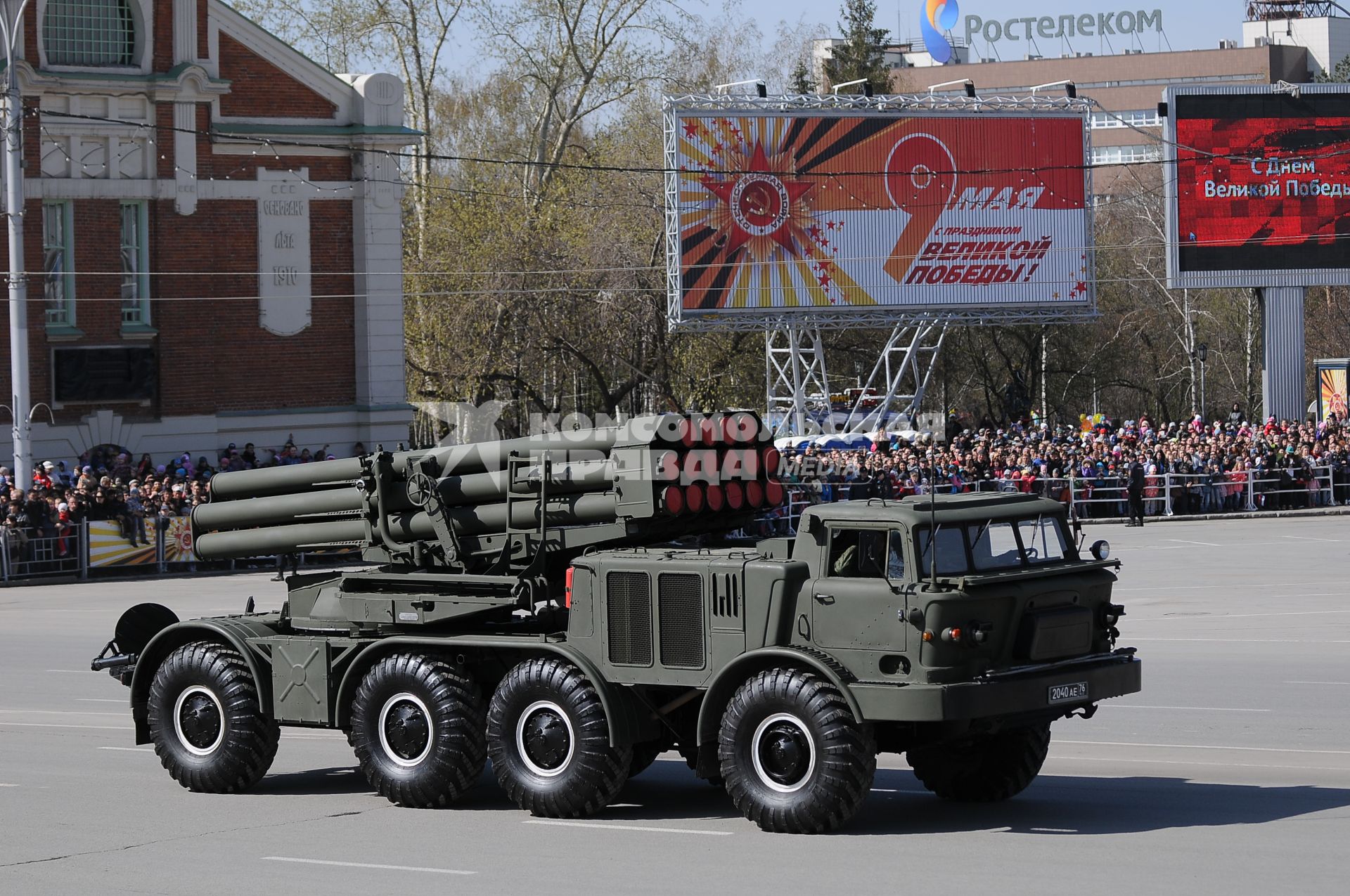 Парад Победы в Новосибирске. На снимке: военная техника.