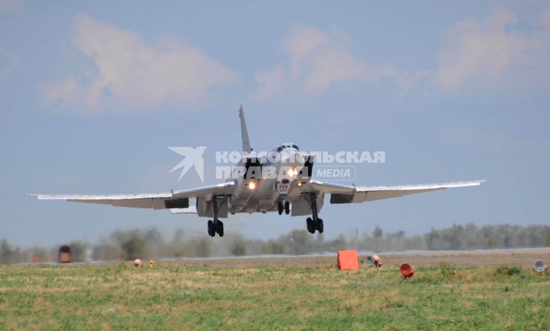 Авиабаза `Энгельс`. На снимке: военный самолёт `Су-24`