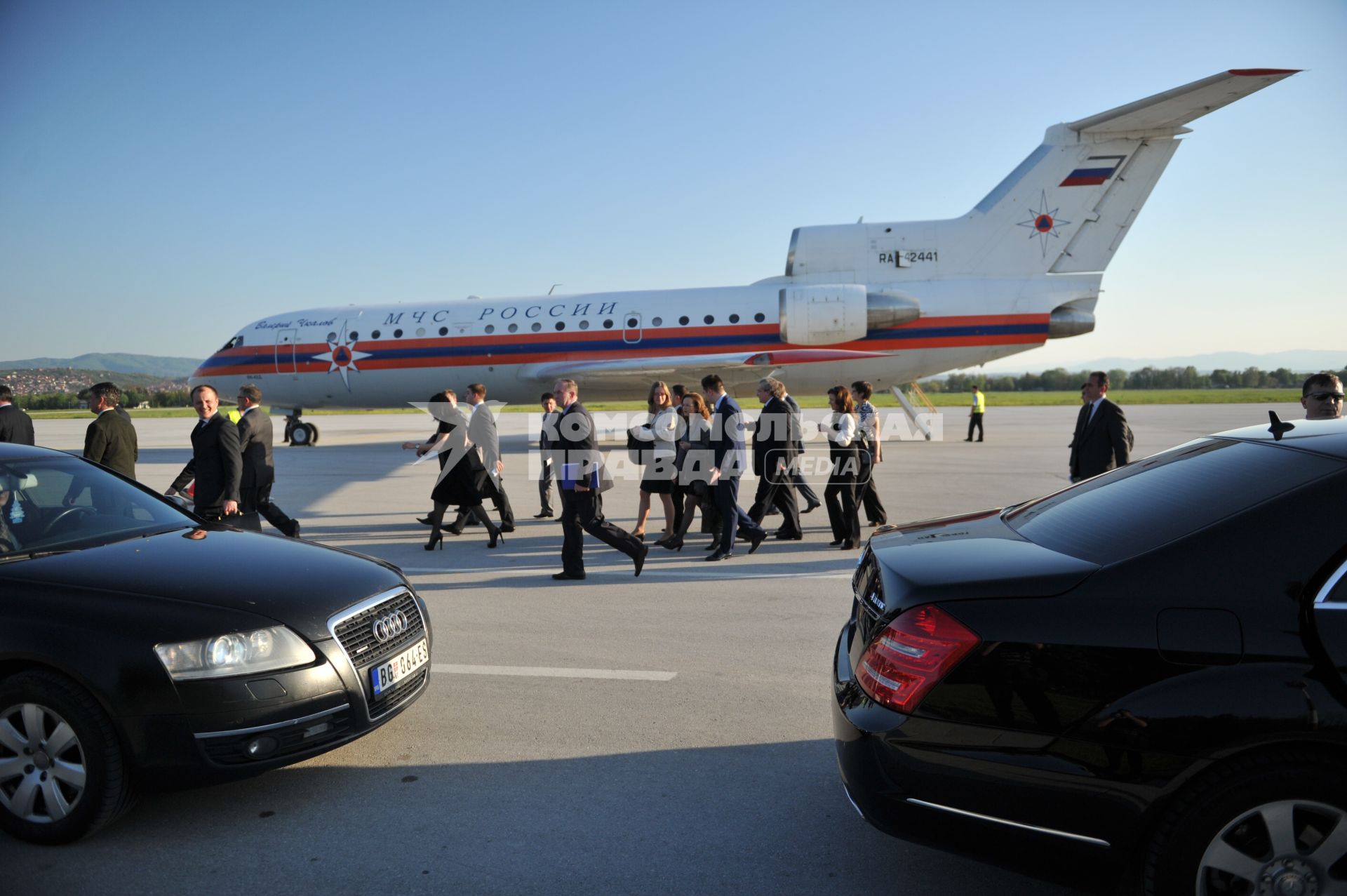 Визит главы МЧС В. Пучкова в Сербию. Встреча в аэропорту.  На снимке: cамолет главы МЧС Владимира Пучкова. `